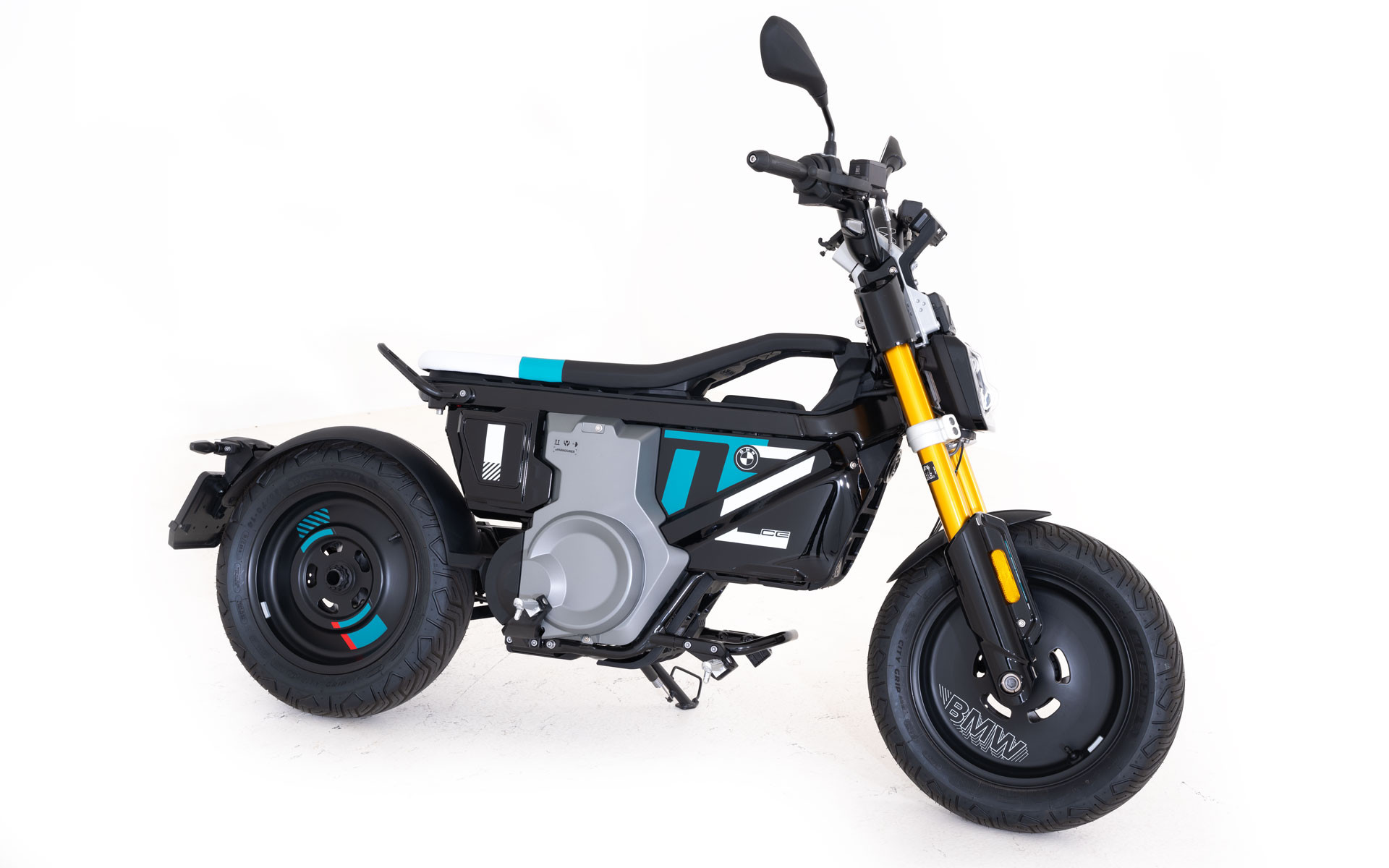 BMW CE 02-showroom-element-2
