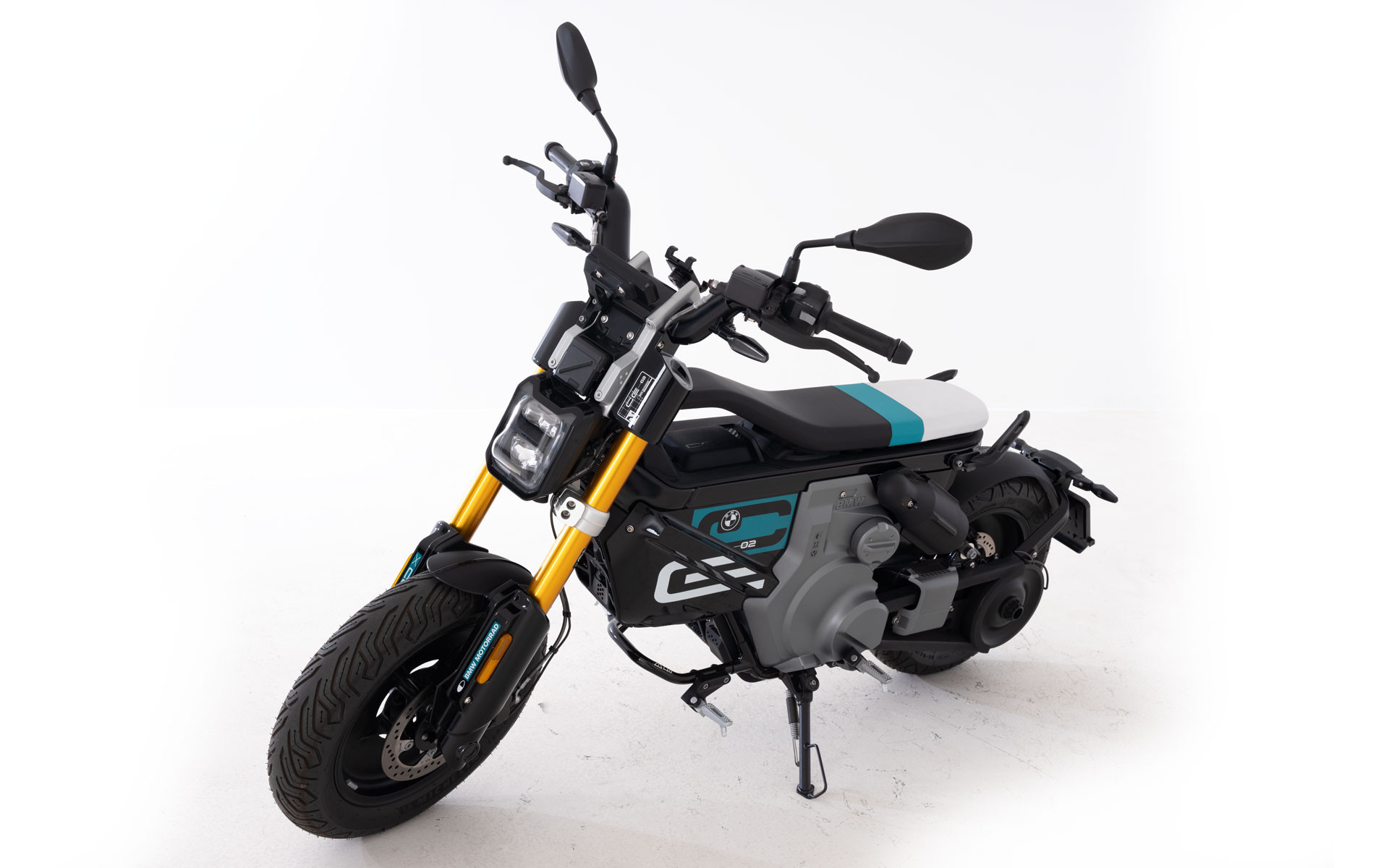 BMW CE 02-showroom-element-1