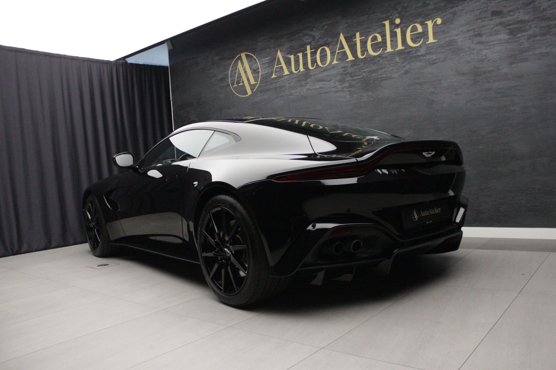 ASTON MARTIN V8 Vantage 4.0 Coupé-image-10