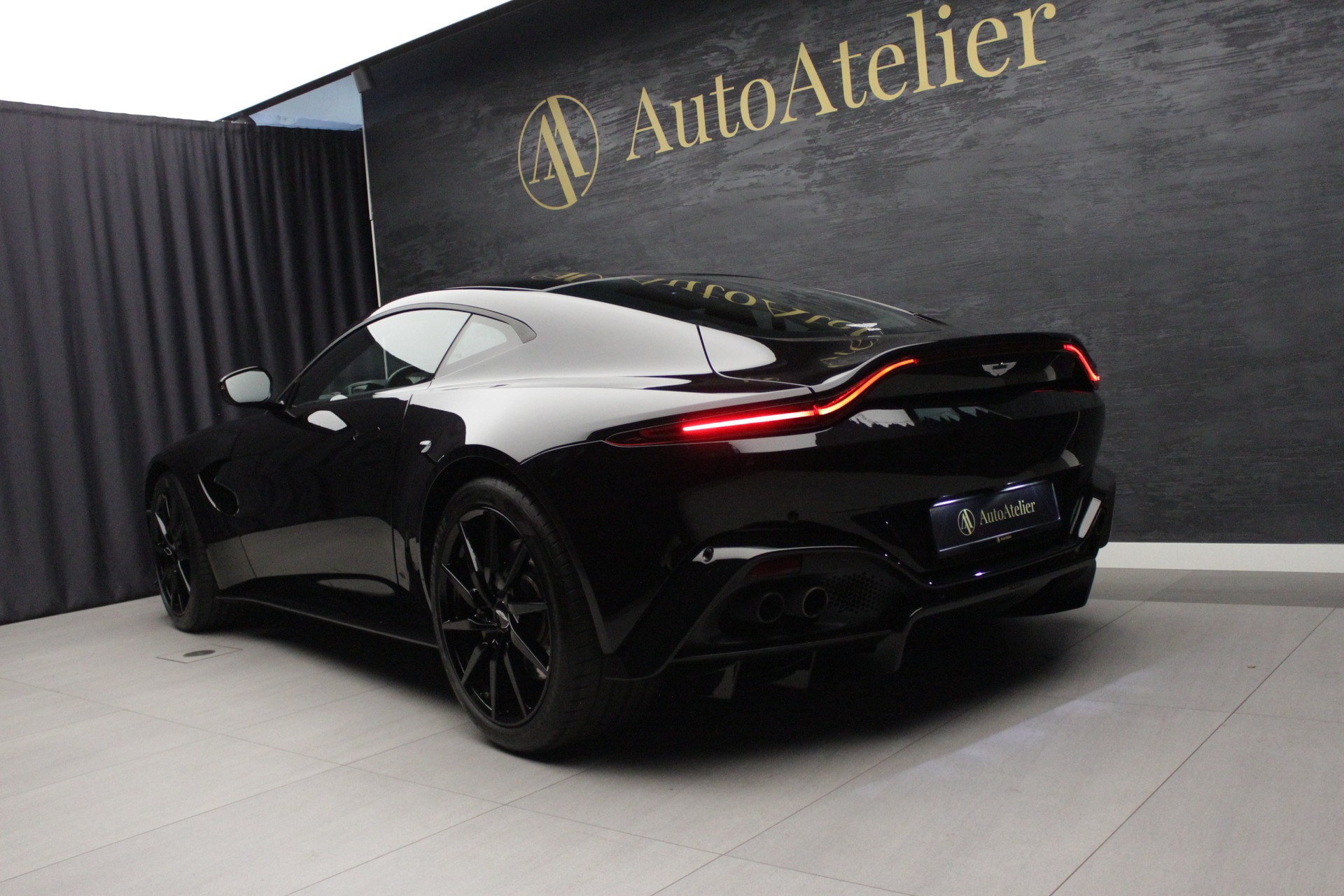 ASTON MARTIN V8 Vantage 4.0 Coupé-image-11