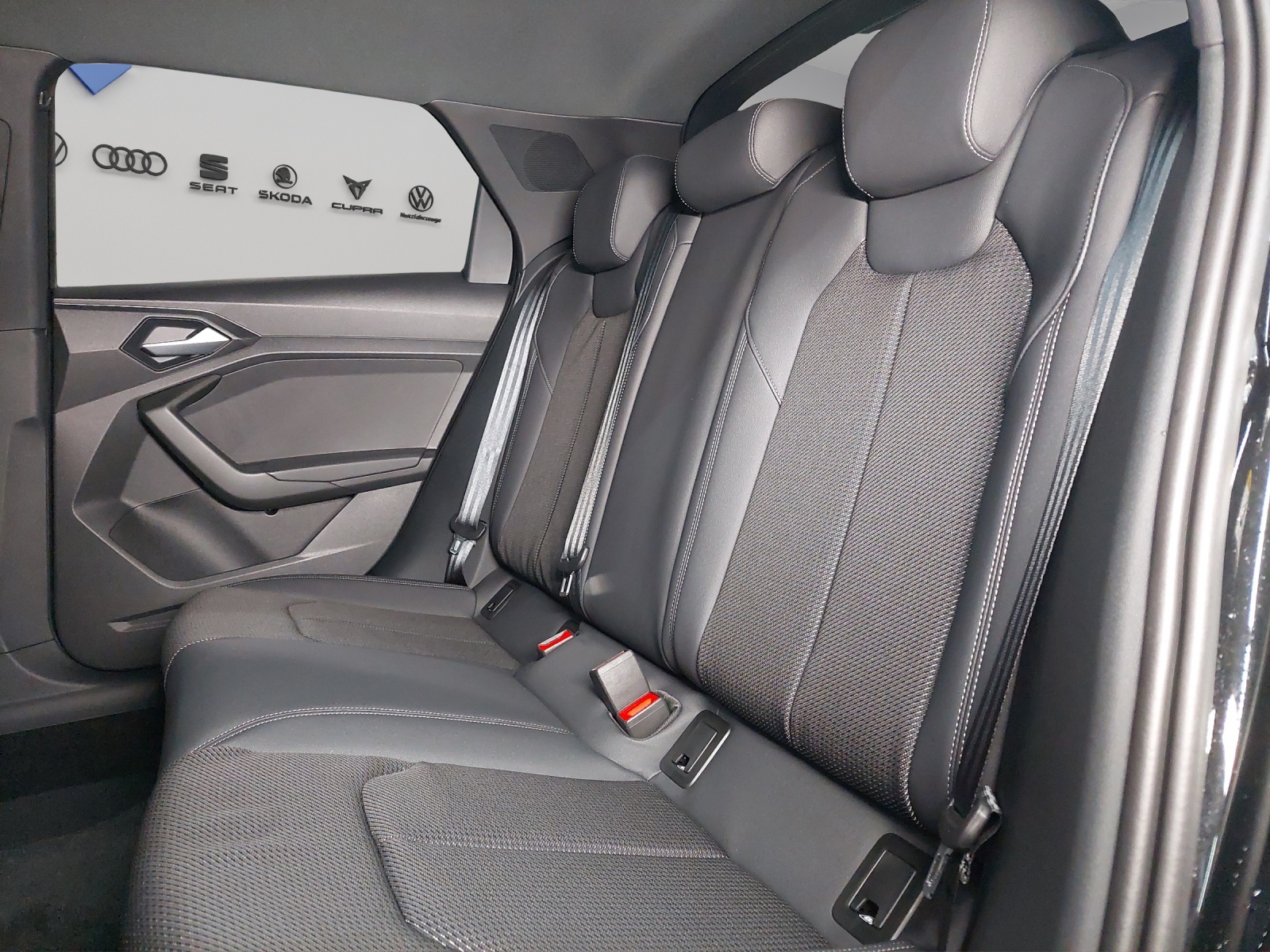 AUDI A1 allstreet 30 TFSI Attraction S-tronic-image-8