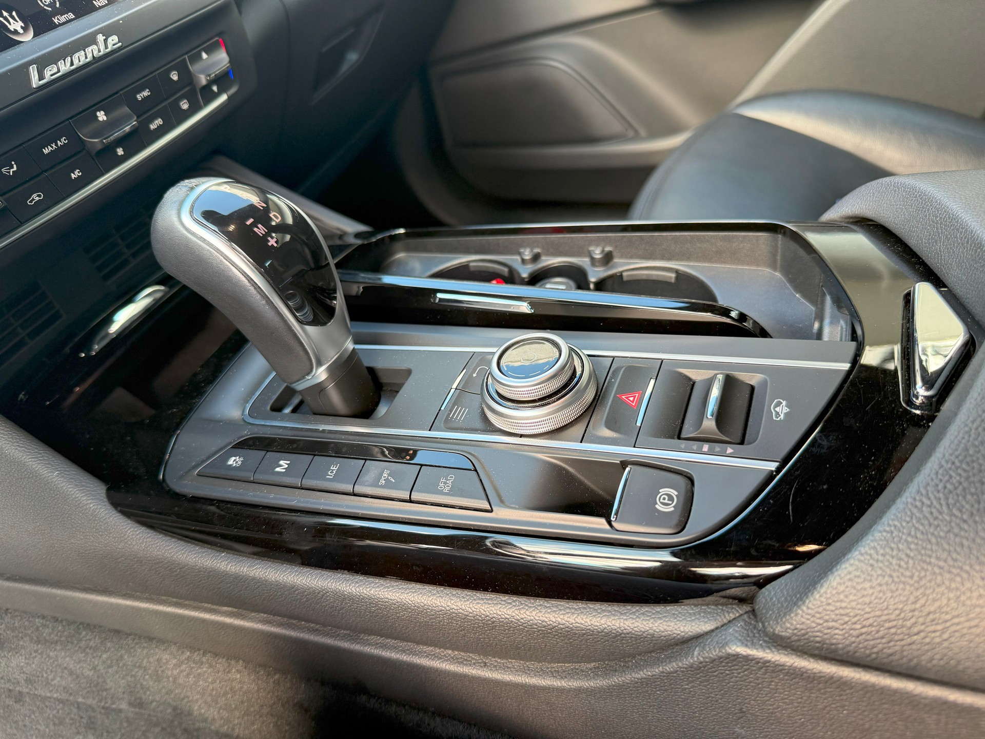 MASERATI Levante S 3.0 V6 Automatica-image-14