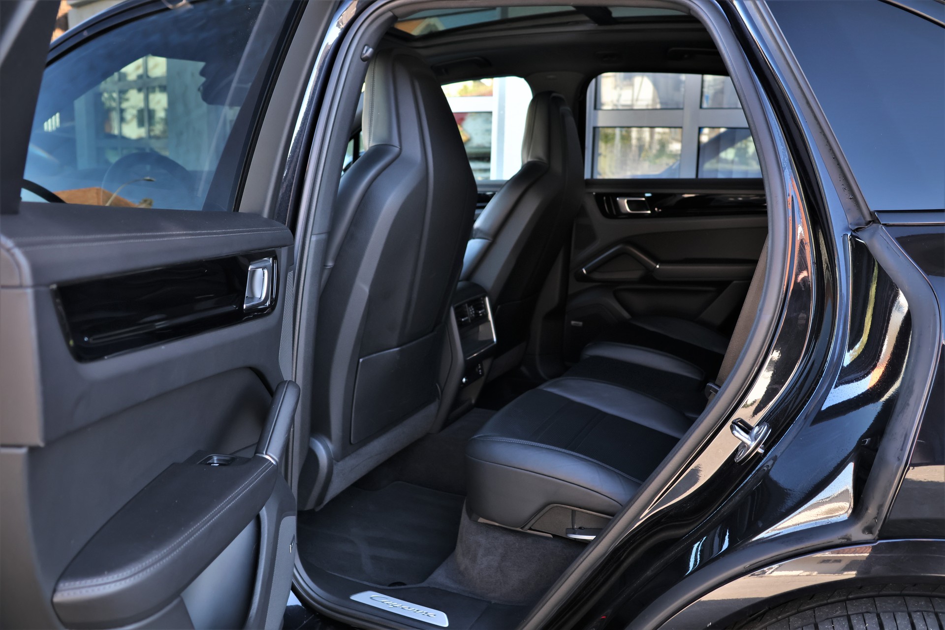 PORSCHE Cayenne E-Hybrid (CH)-image-9