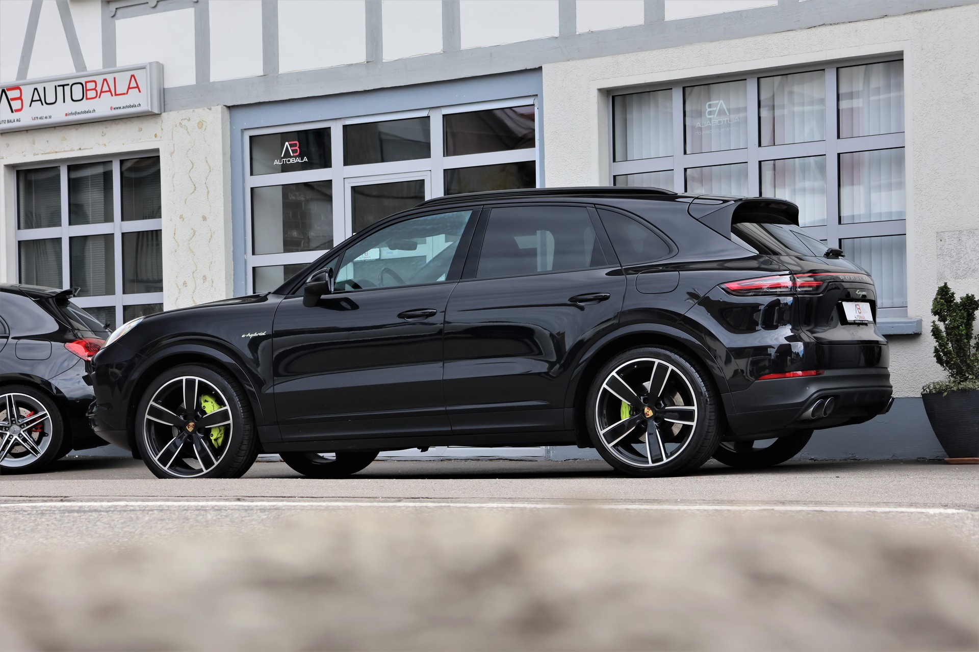 PORSCHE Cayenne E-Hybrid (CH)-image-2