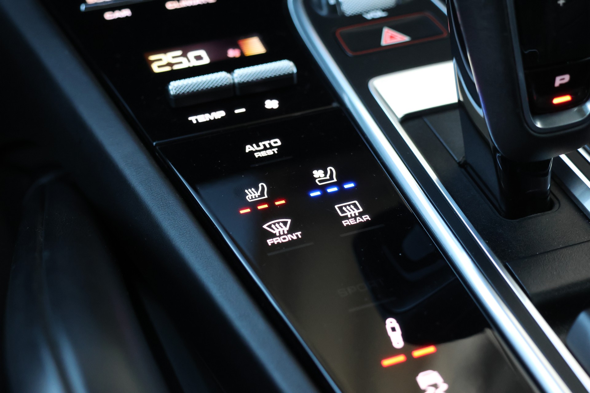 PORSCHE Cayenne E-Hybrid (CH)-image-24