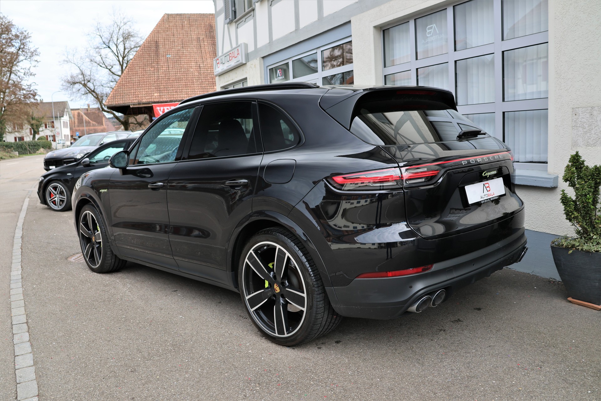 PORSCHE Cayenne E-Hybrid (CH)-image-3