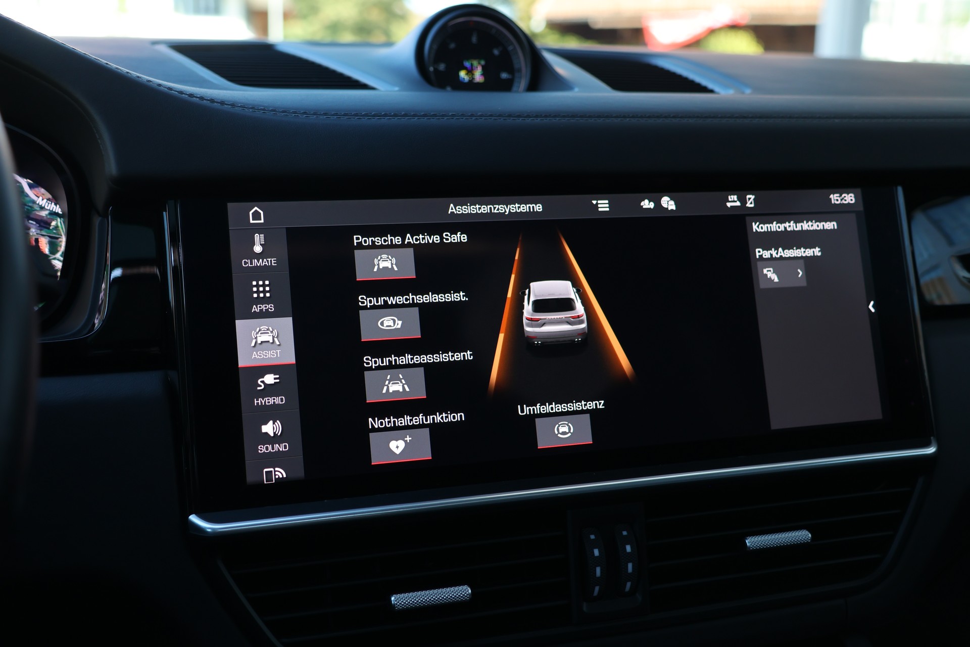 PORSCHE Cayenne E-Hybrid (CH)-image-23