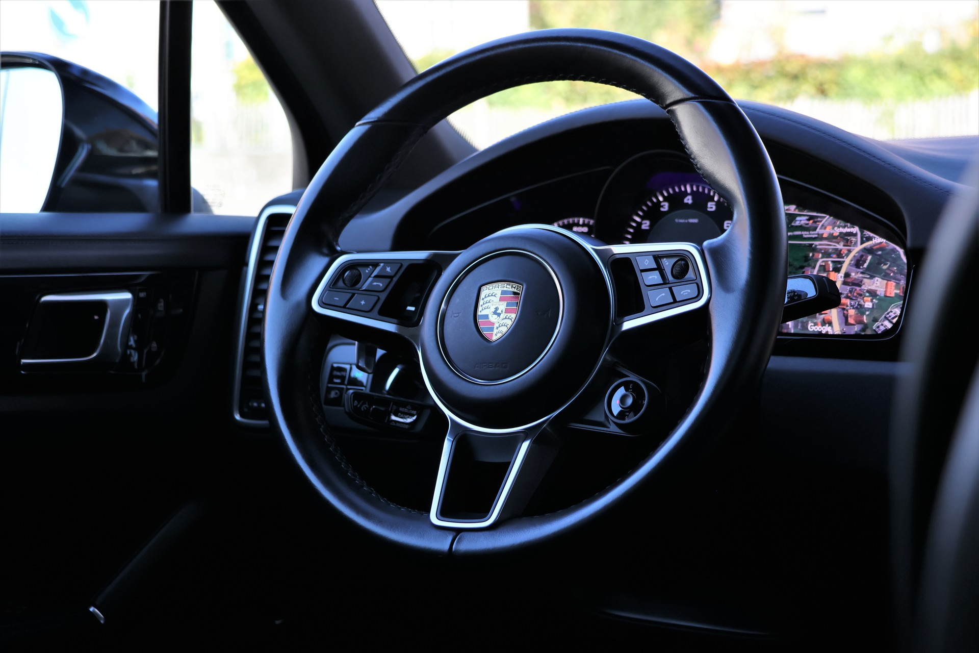 PORSCHE Cayenne E-Hybrid (CH)-image-11