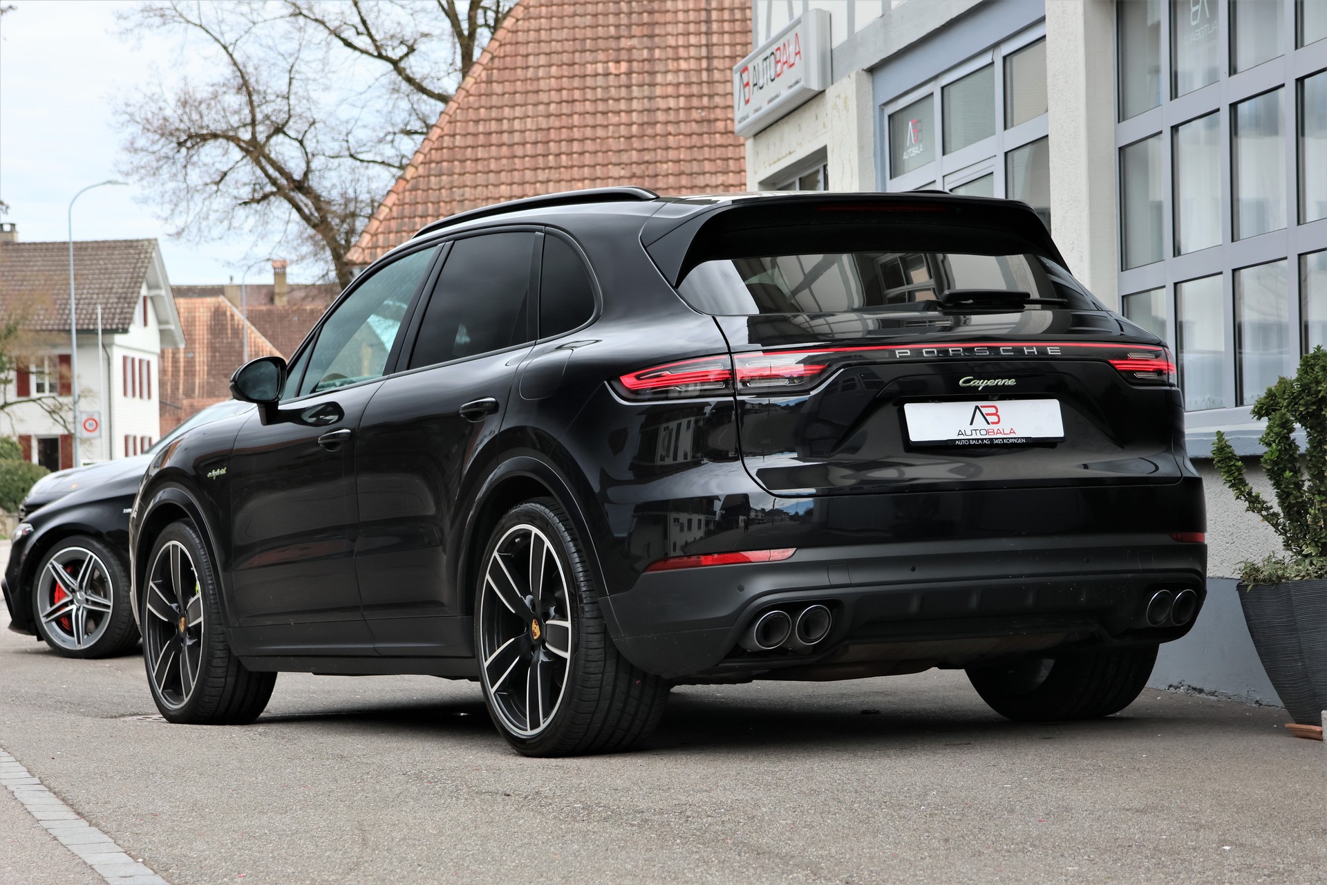 PORSCHE Cayenne E-Hybrid (CH)-image-1