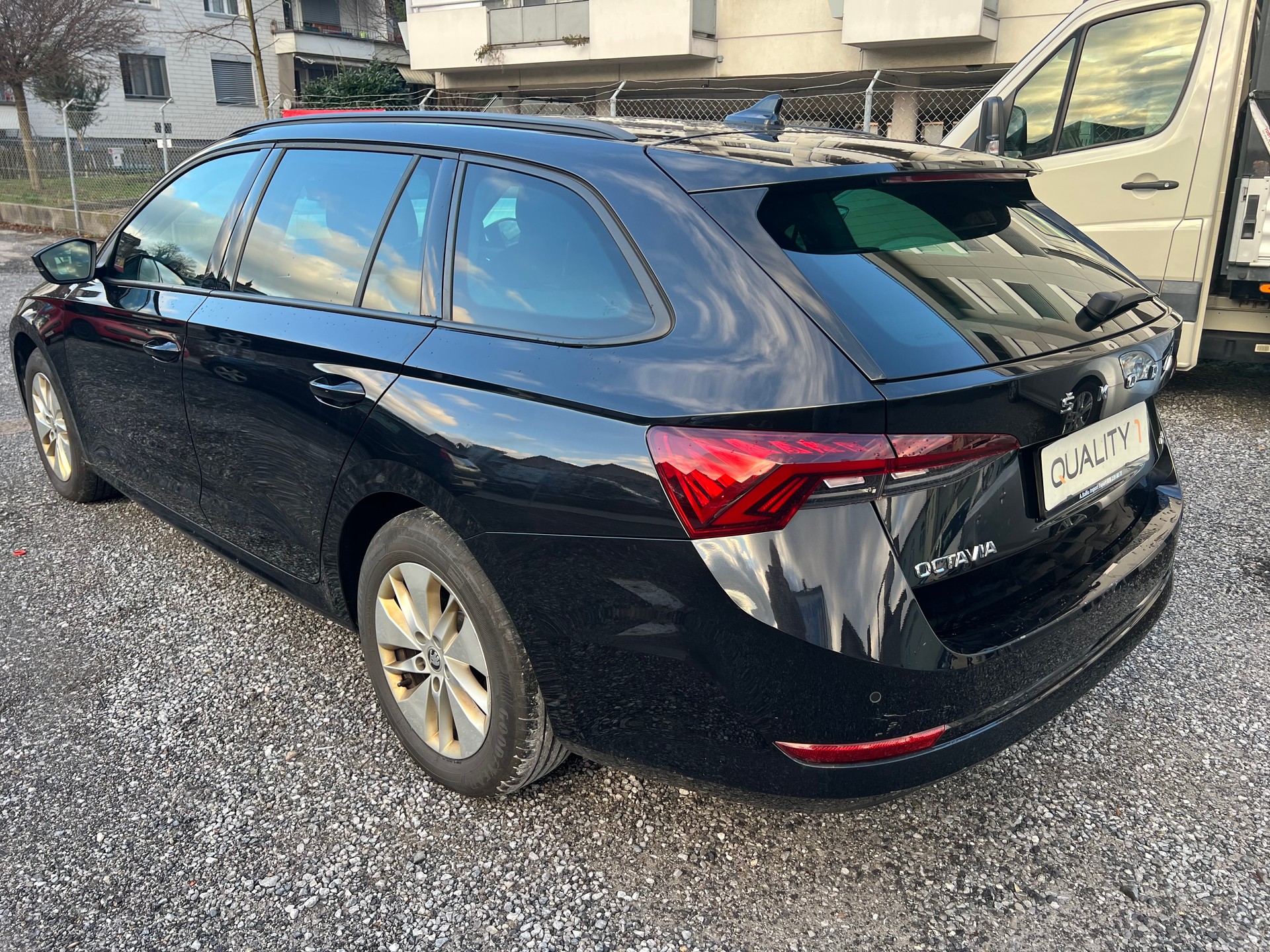 SKODA Octavia Combi 2.0 TDI DSG Ambition 4x4-image-5
