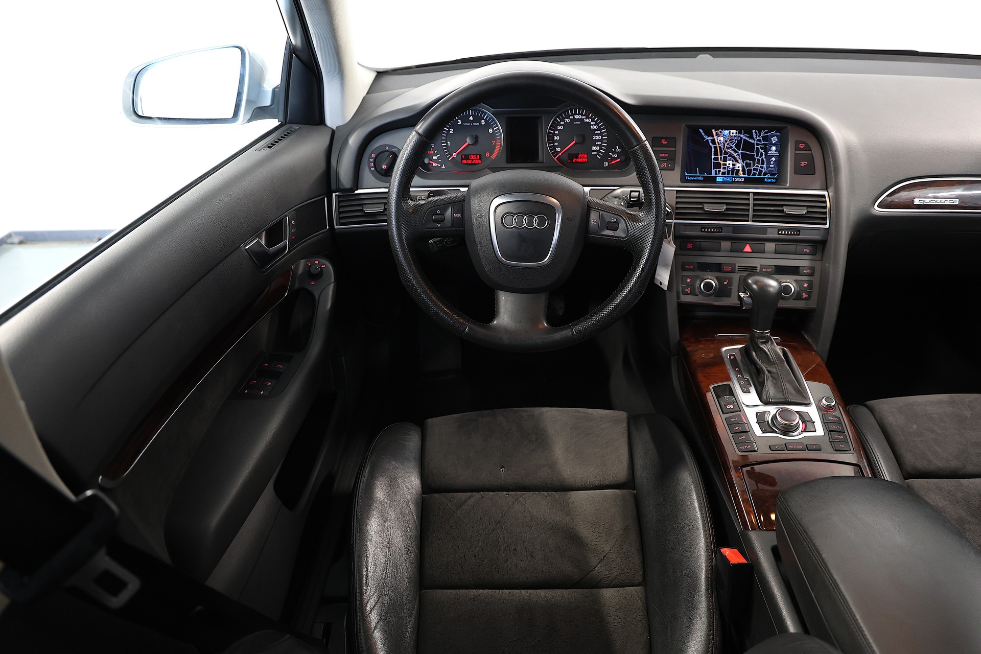 AUDI A6 Avant 4.2 V8 quattro tiptronic-image-9