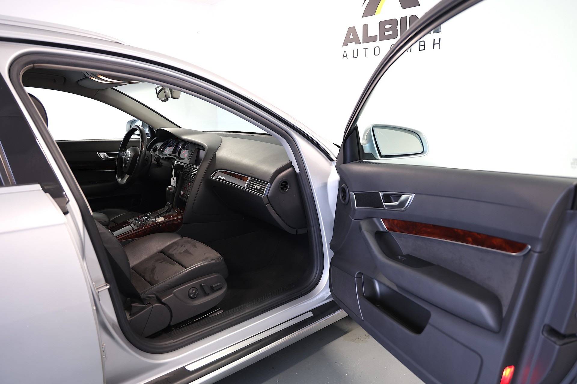 AUDI A6 Avant 4.2 V8 quattro tiptronic-image-11