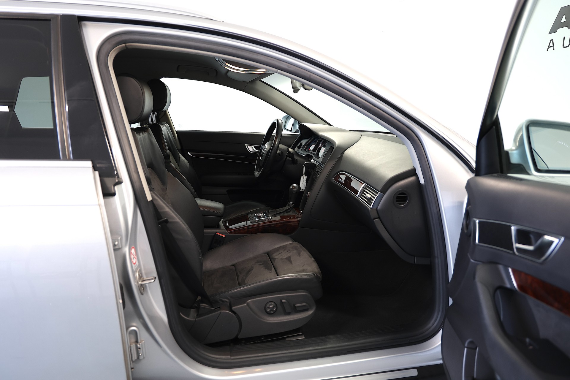 AUDI A6 Avant 4.2 V8 quattro tiptronic-image-12