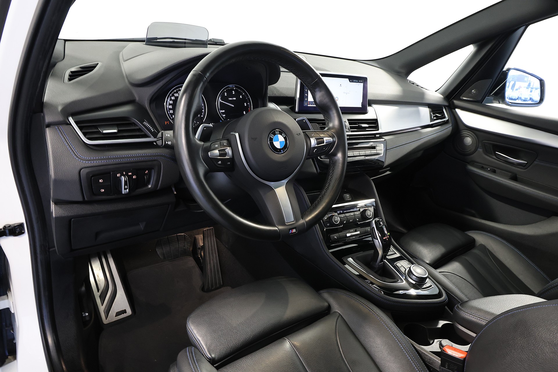 BMW 220d xDrive Active Tourer Steptronic M Sport-image-9