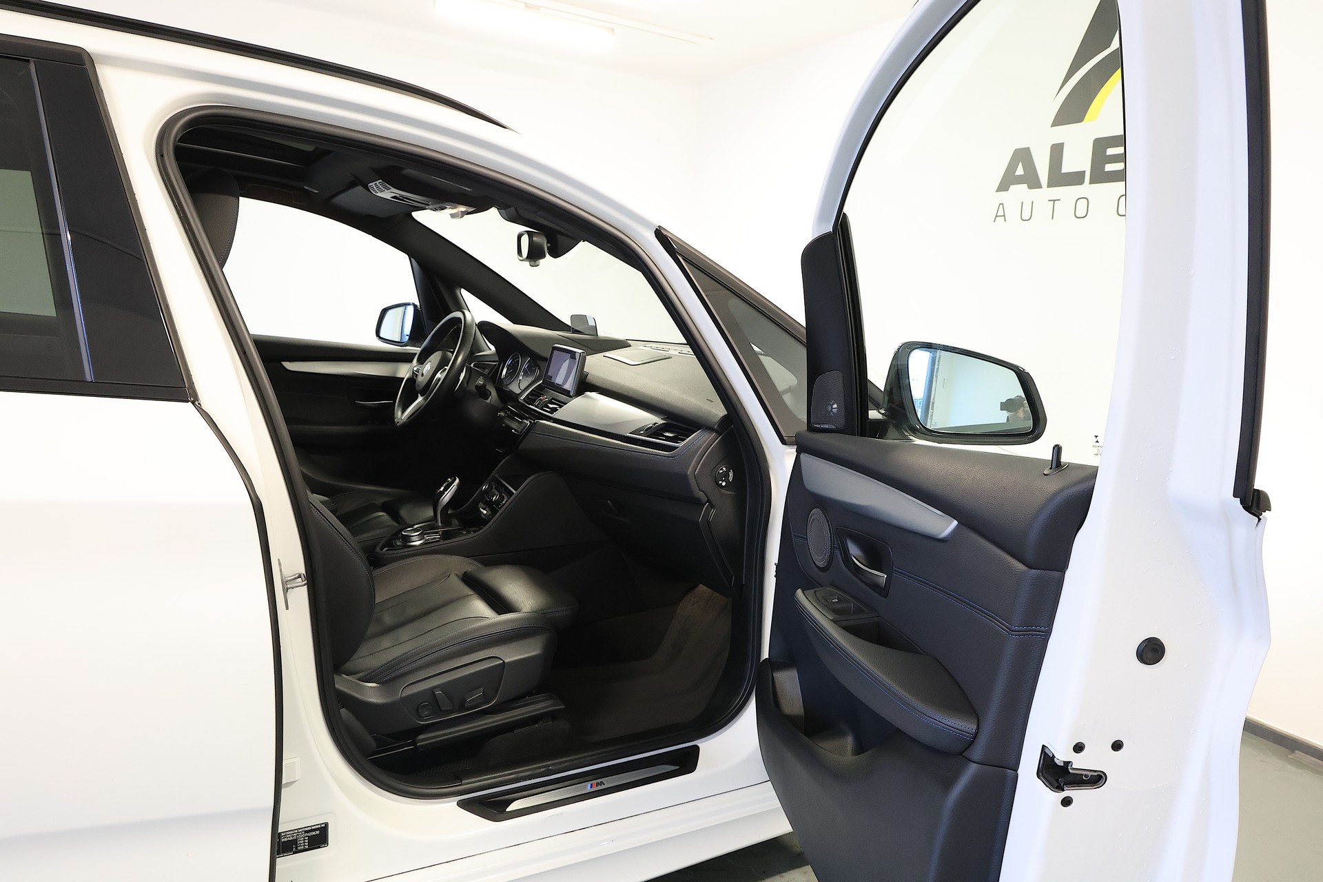 BMW 220d xDrive Active Tourer Steptronic M Sport-image-16