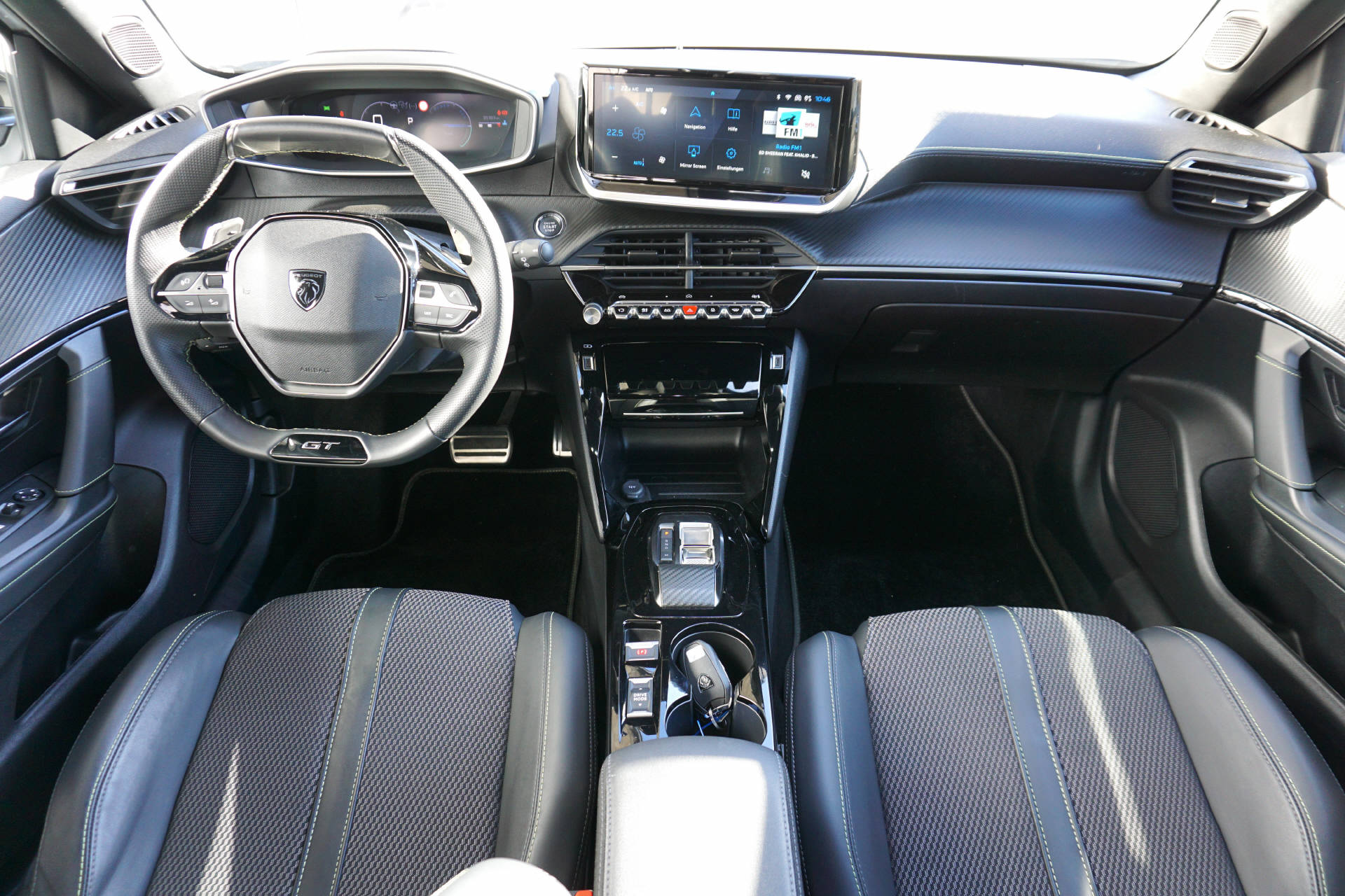 PEUGEOT 2008 1.2 Hybrid 145 GT-showroom-element-3