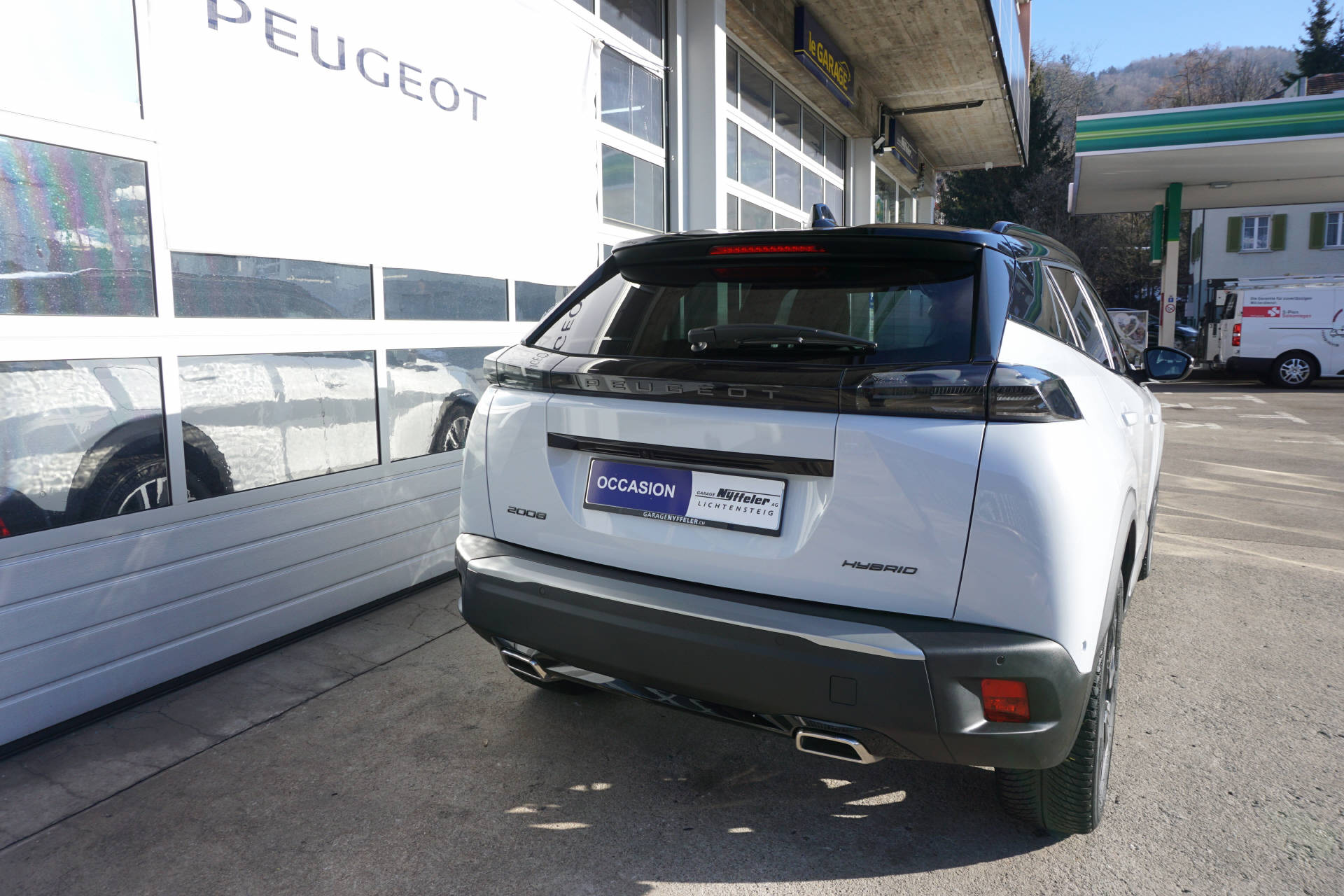 PEUGEOT 2008 1.2 Hybrid 145 GT-showroom-element-2
