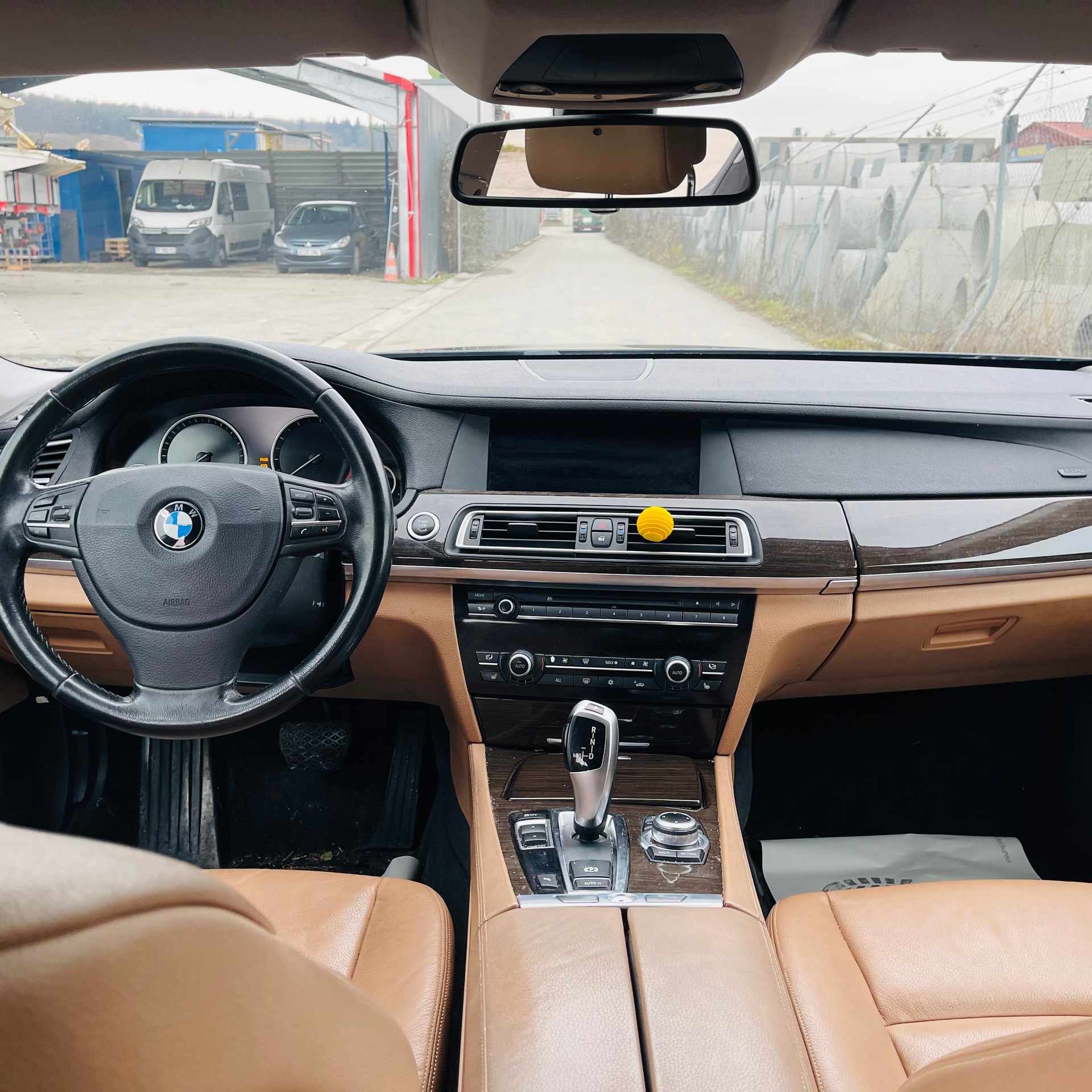 BMW 740i L-image-6