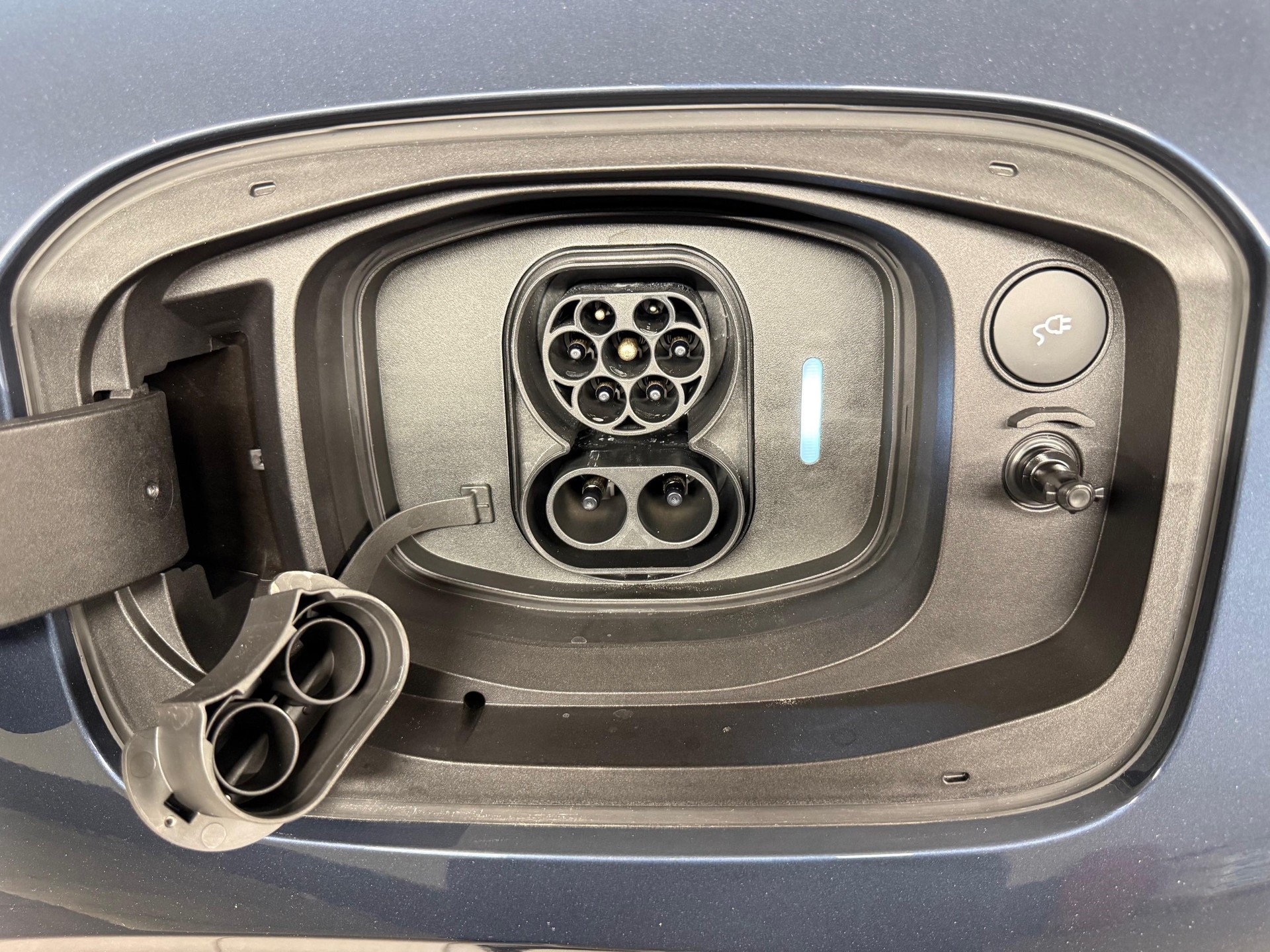 VOLVO ES90 Ultra-image-21