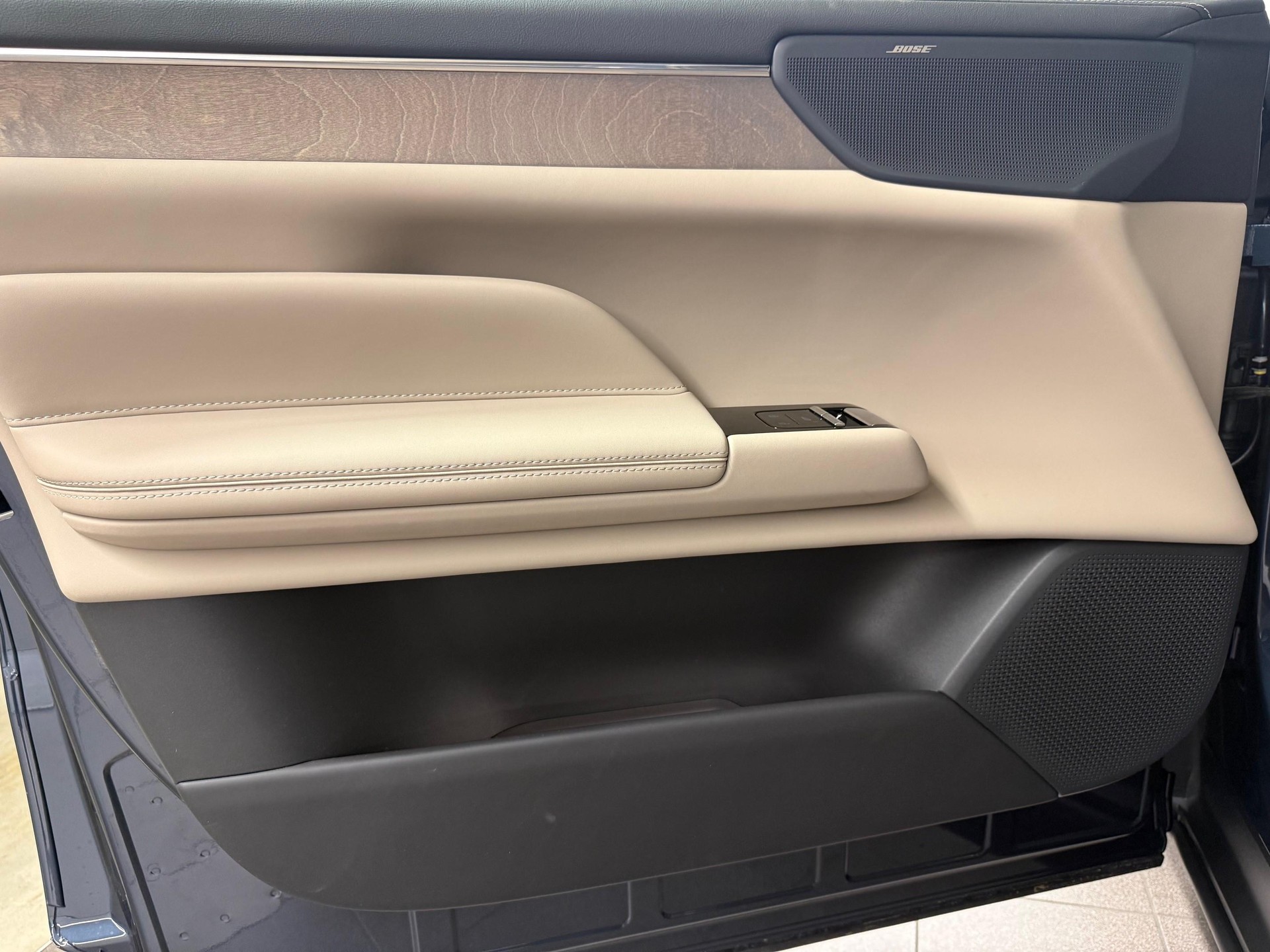 VOLVO ES90 Ultra-image-17