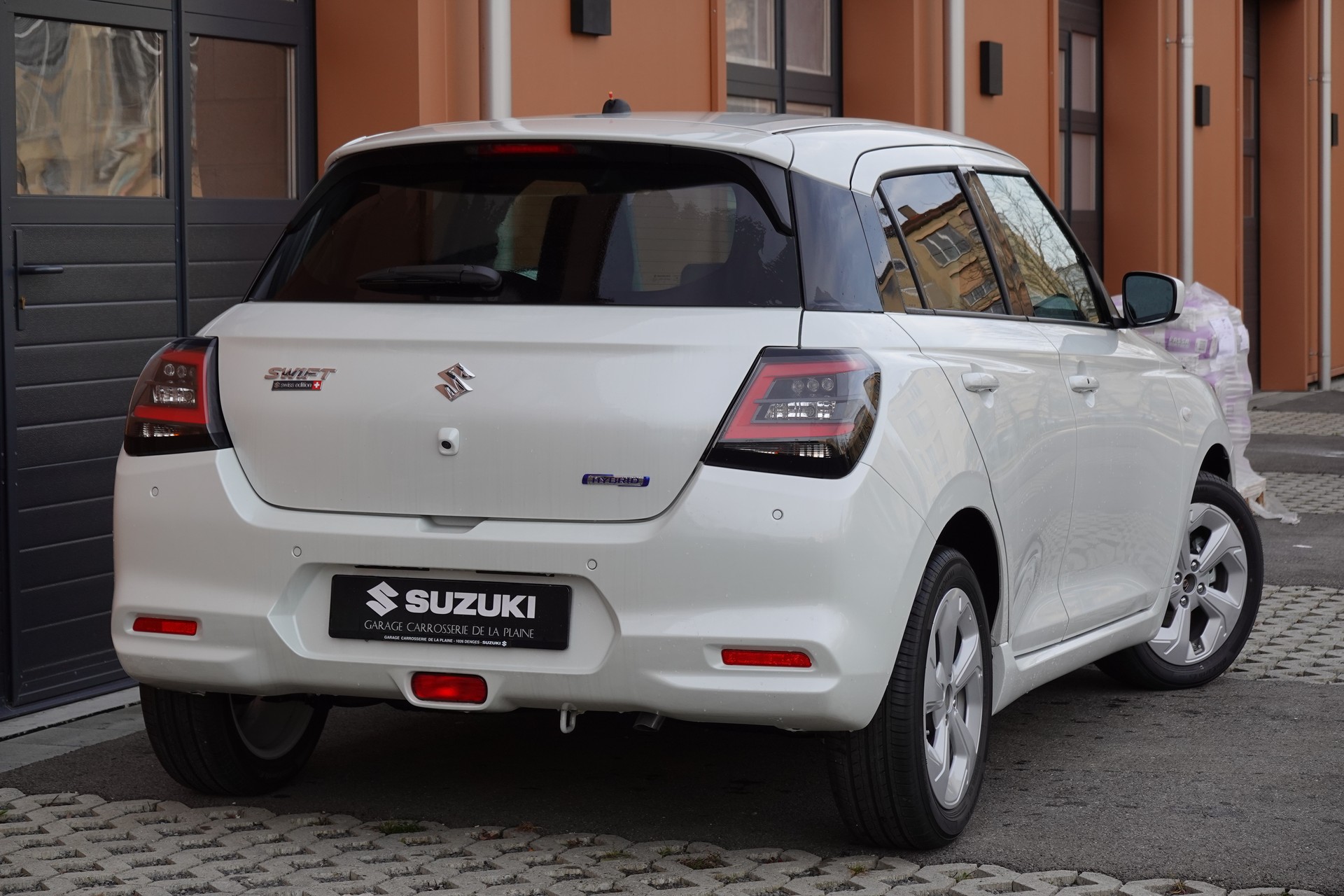 SUZUKI Swift 1.2 Compact+ Hybrid CVT - "Tempomat Adapt. * Caméra de recul * Sièges chauffants * Apple Car Play * Aides Conduites"-image-4
