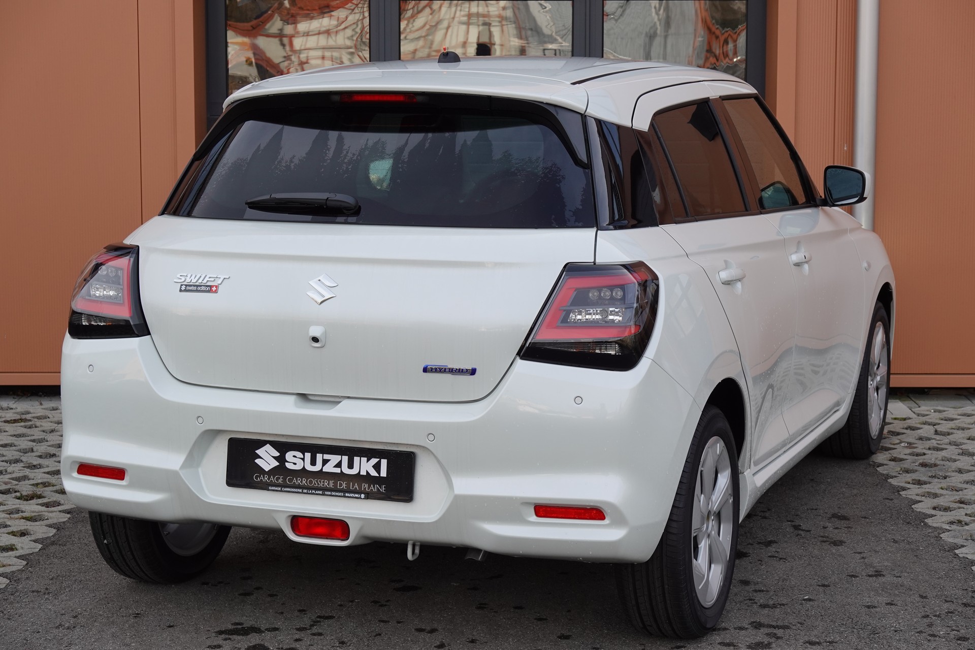 SUZUKI Swift 1.2 Compact+ Hybrid CVT - "Tempomat Adapt. * Caméra de recul * Sièges chauffants * Apple Car Play * Aides Conduites"-image-5