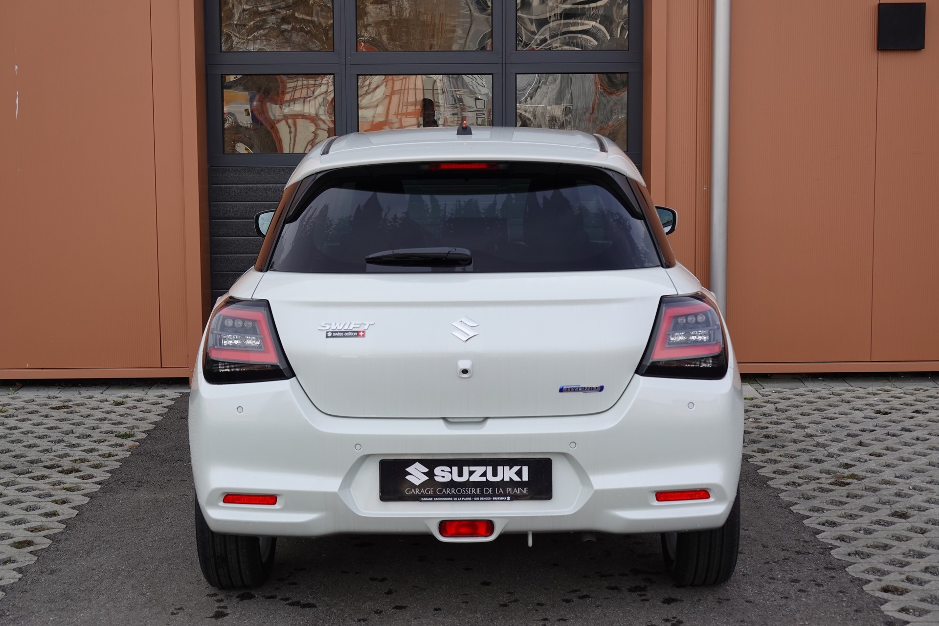 SUZUKI Swift 1.2 Compact+ Hybrid CVT - "Tempomat Adapt. * Caméra de recul * Sièges chauffants * Apple Car Play * Aides Conduites"-image-6