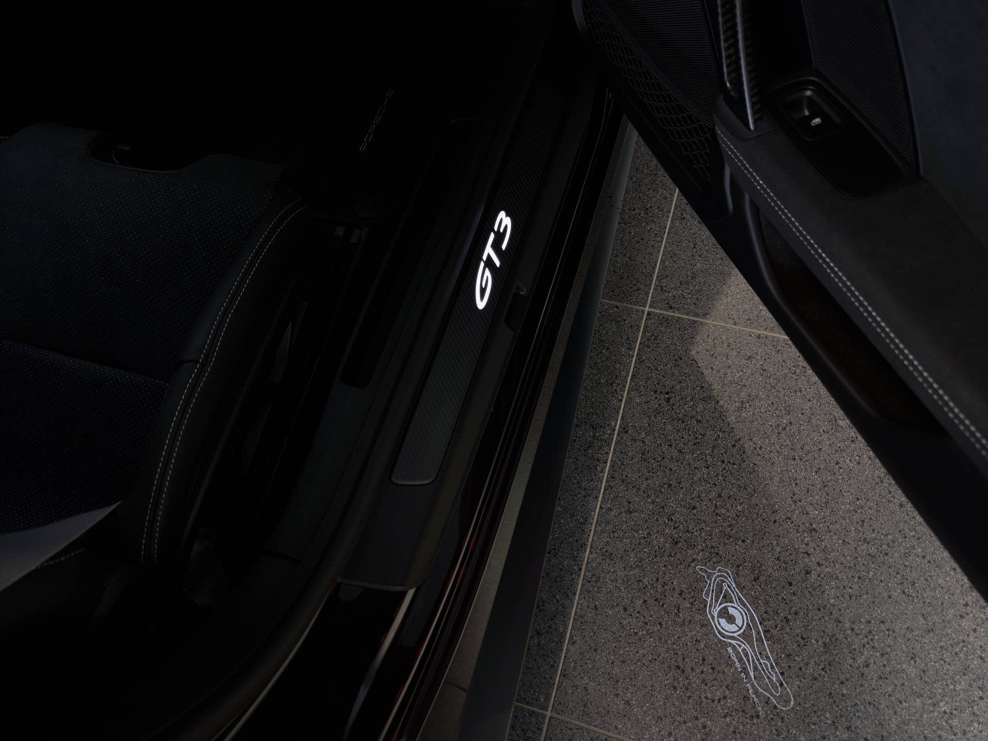 PORSCHE 911 GT3-image-12