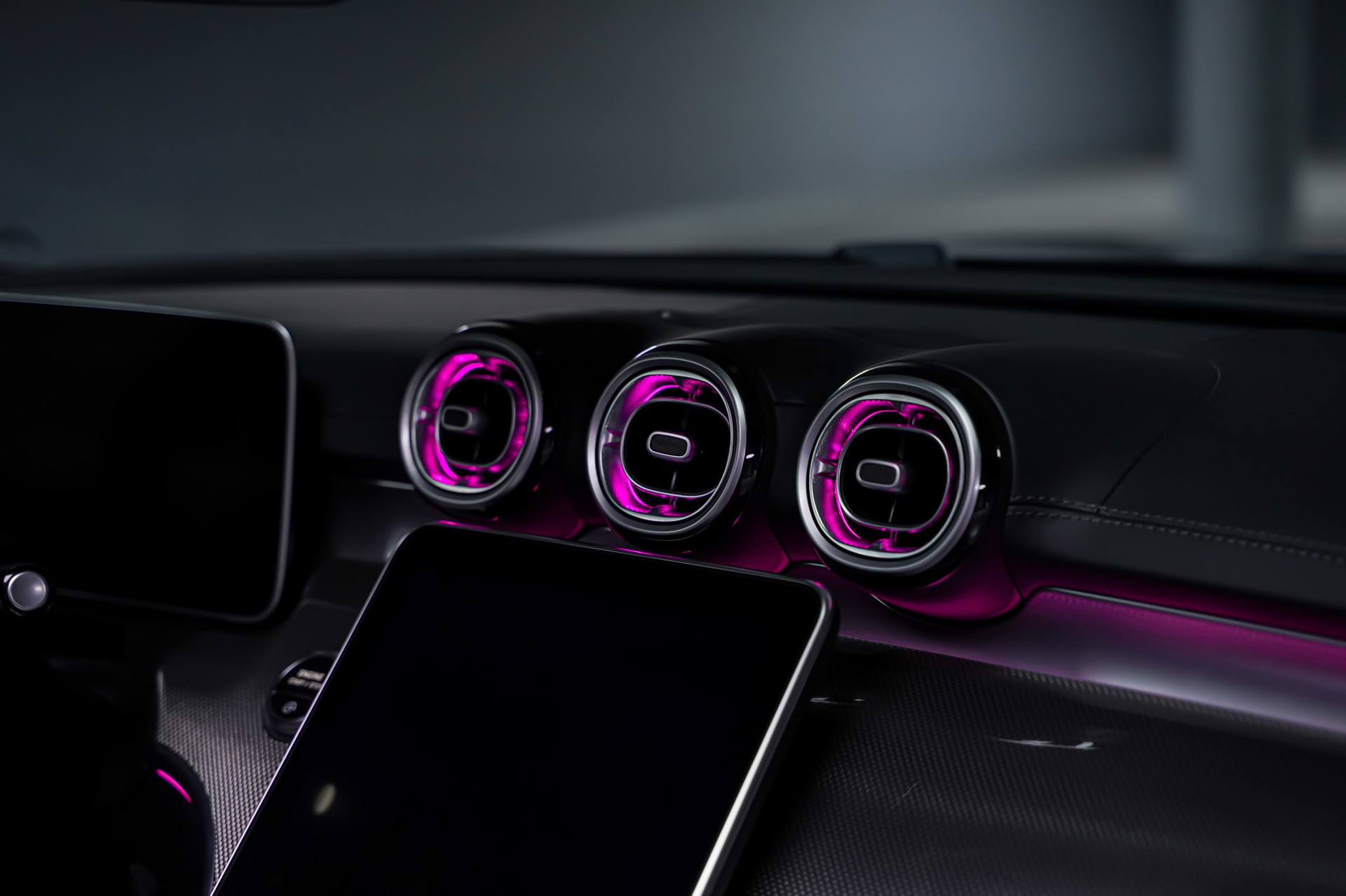 MERCEDES-BENZ CLE 300 Cabrio AMG-Line 4Matic 9G-Tronic-image-19