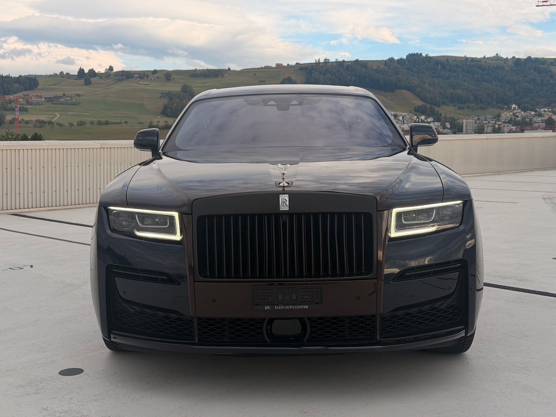 ROLLS-ROYCE Ghost 6.6 V12 Black Badge Bi-Color CH-Fahrzeug-image-1
