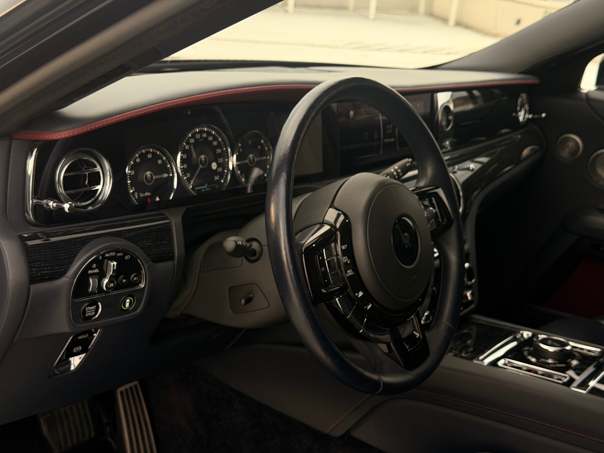 ROLLS-ROYCE Ghost 6.6 V12 Black Badge Bi-Color CH-Fahrzeug-image-9