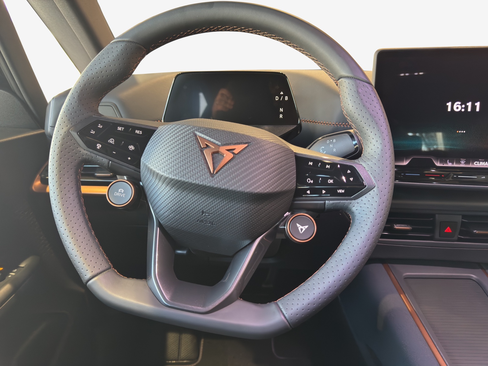 CUPRA Born 79 kWh e-Boost Adrenaline-image-9