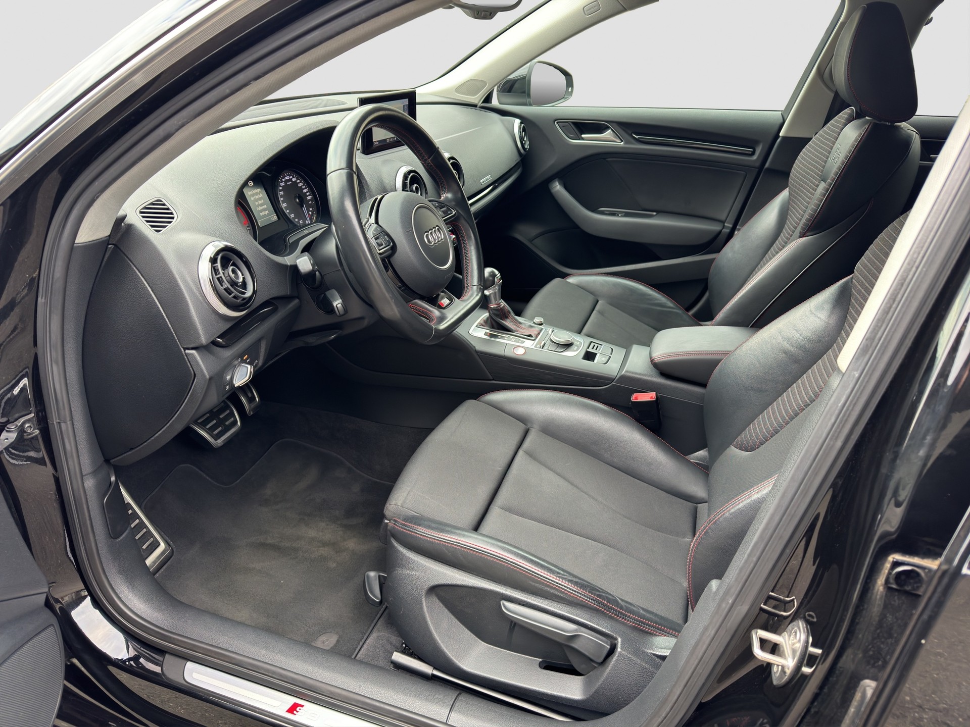 AUDI S3 Sportback 2.0 TFSI quattro S-tronic-image-9