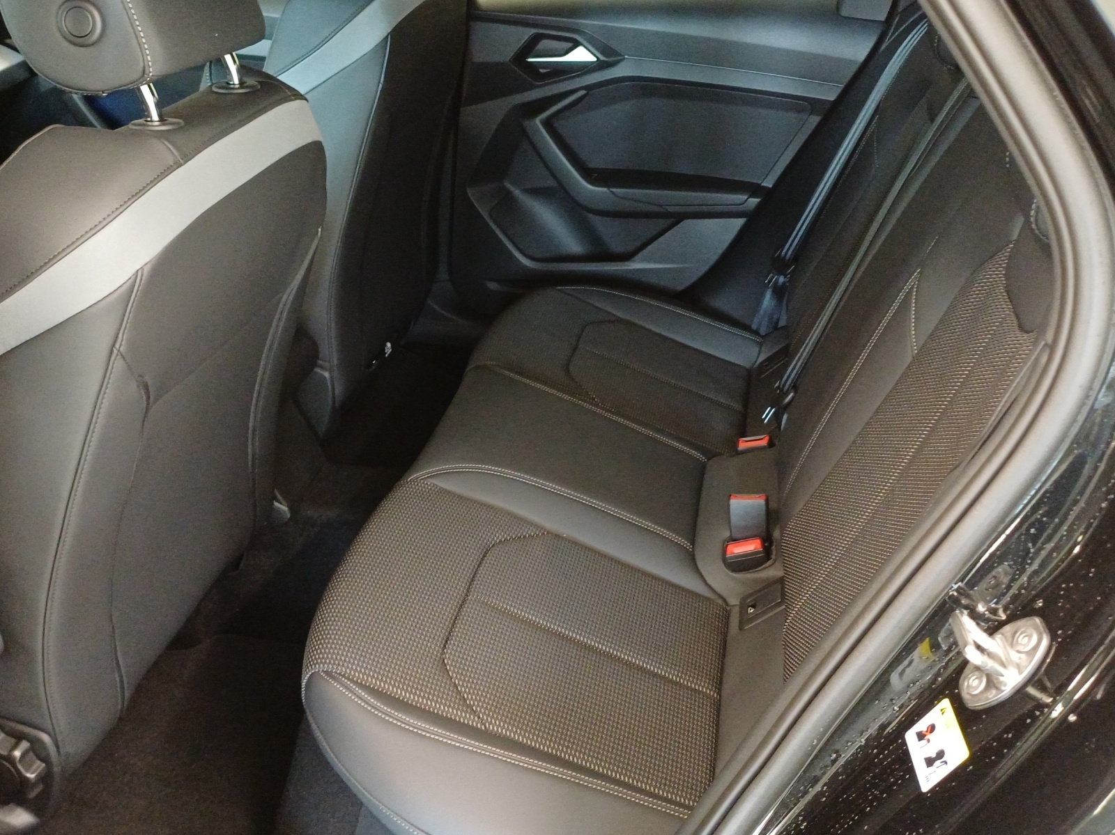 AUDI A1 Sportback 30 TFSI S Line Attraction S-tronic-image-11