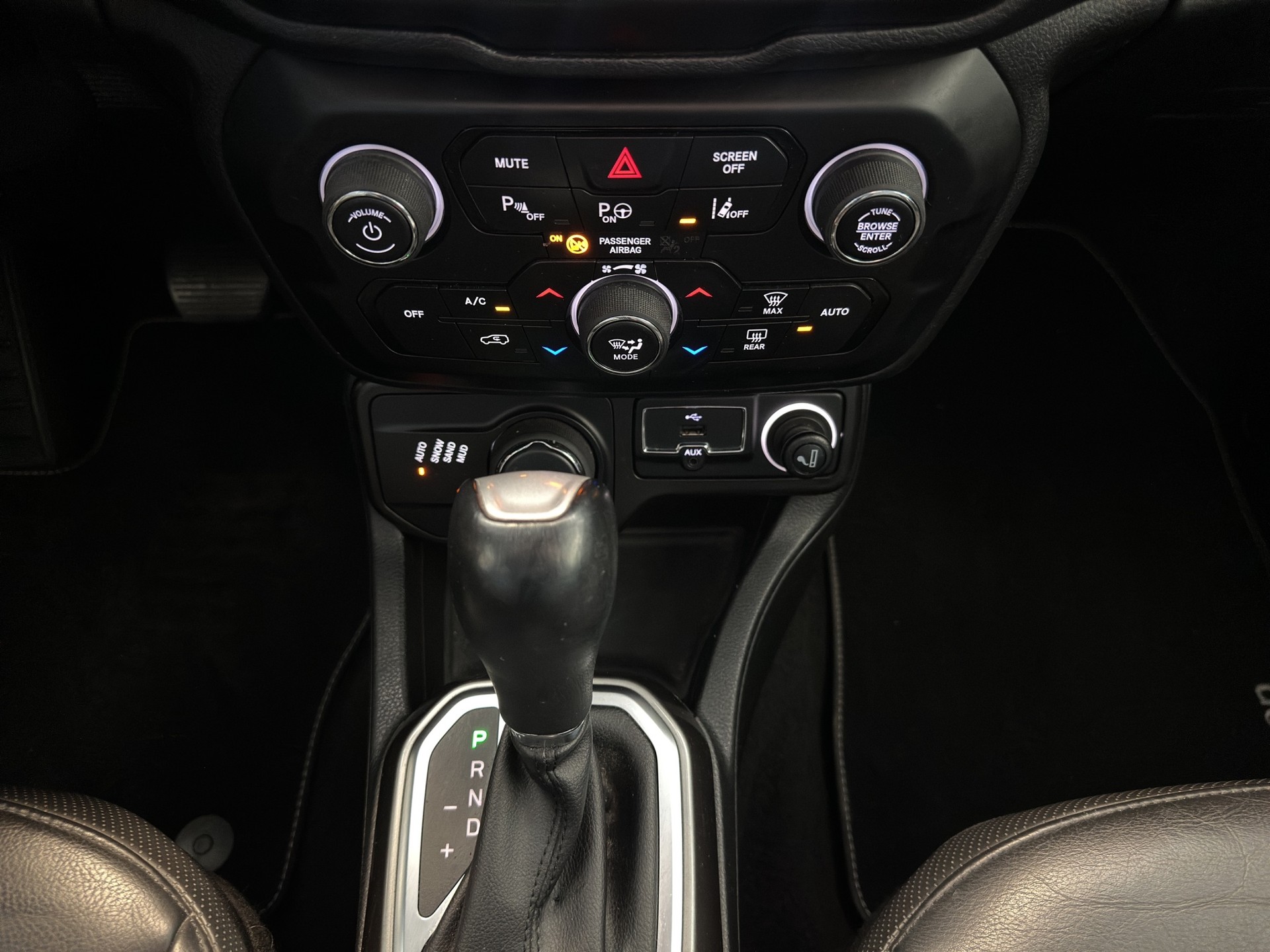 JEEP Renegade 1.3 Turbo Limited AWD-image-17