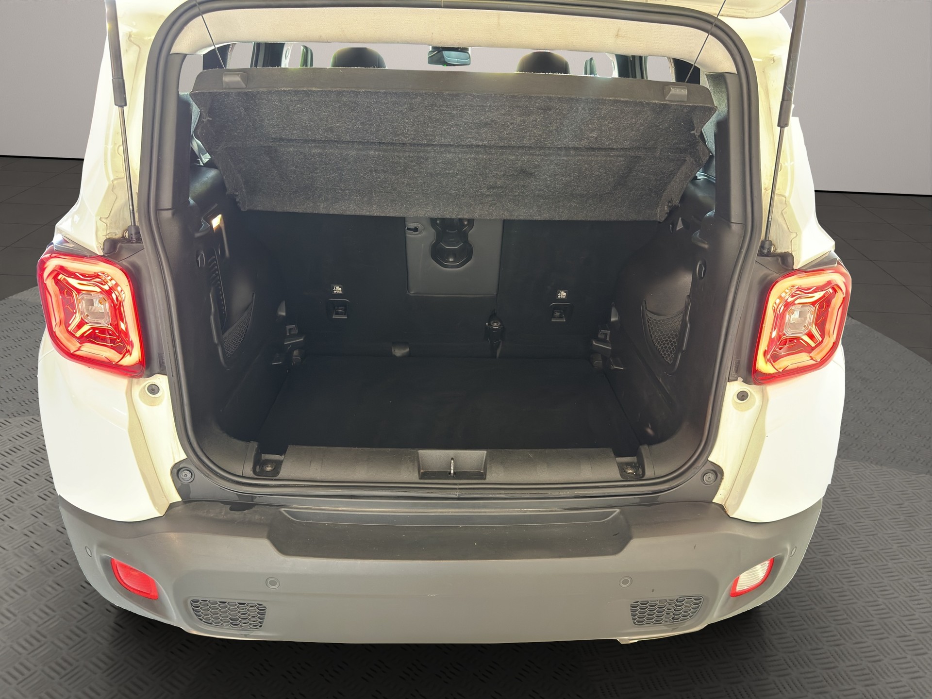 JEEP Renegade 1.3 Turbo Limited AWD-image-6