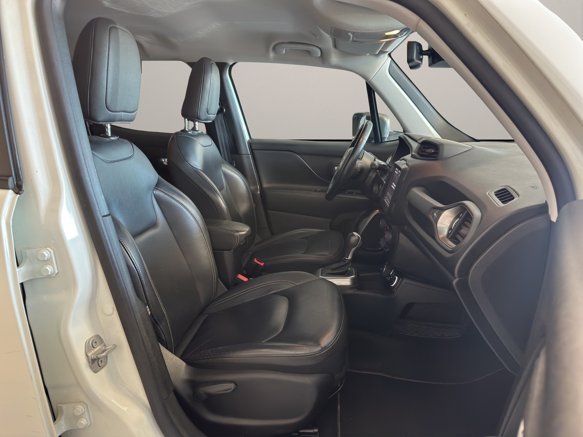 JEEP Renegade 1.3 Turbo Limited AWD-image-8