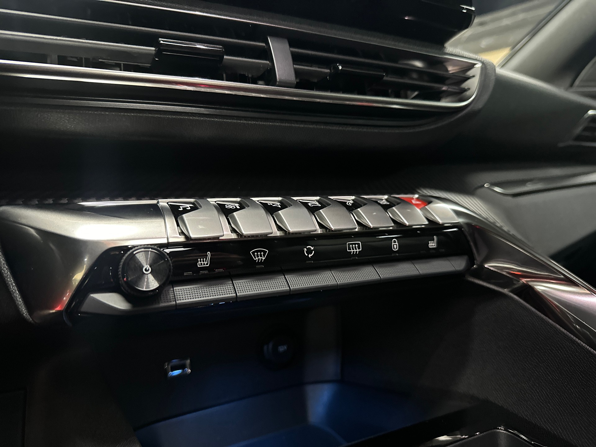 PEUGEOT 3008 1.2 PureTech Allure Pack EAT8-image-22