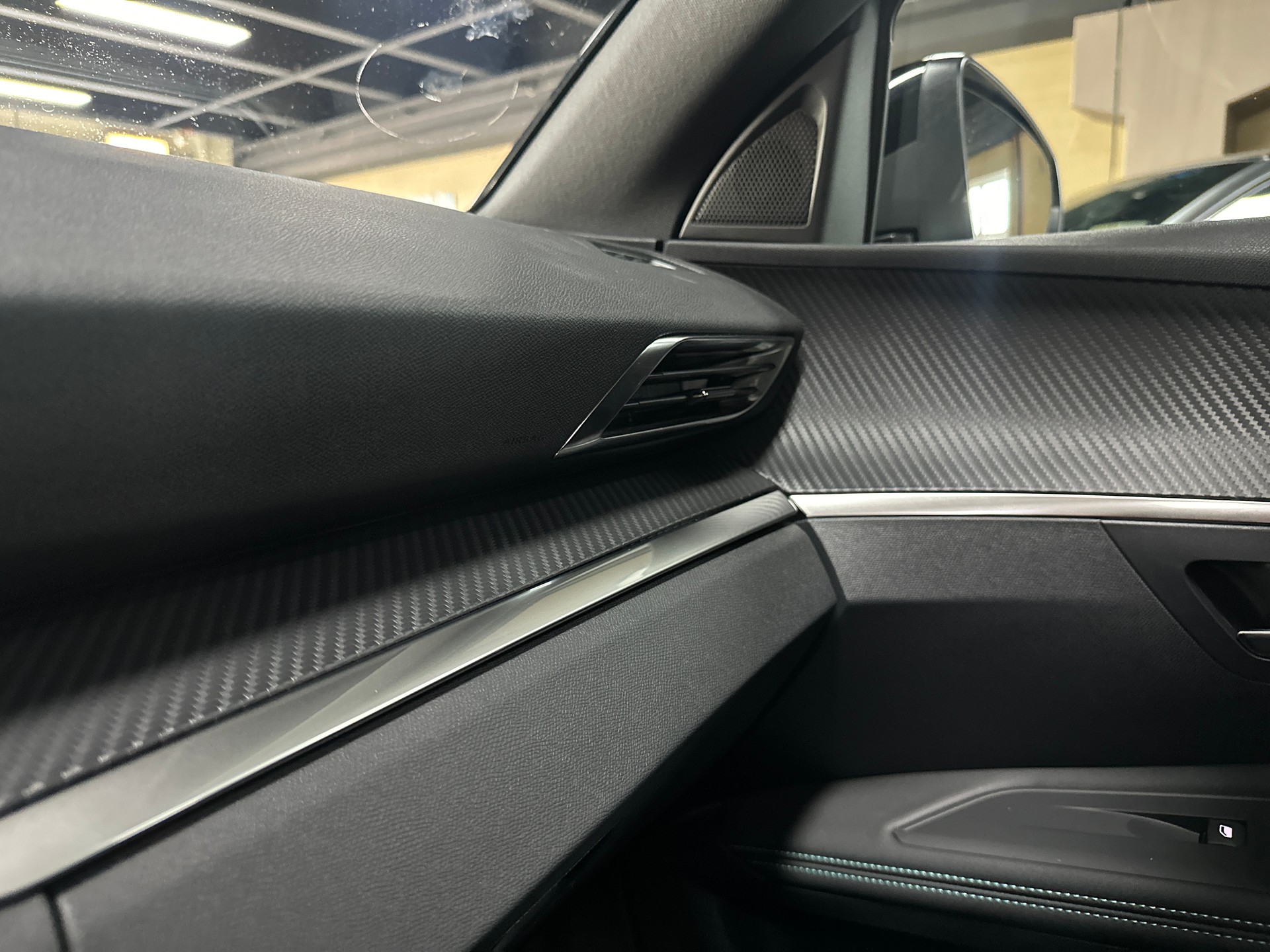 PEUGEOT 3008 1.2 PureTech Allure Pack EAT8-image-26