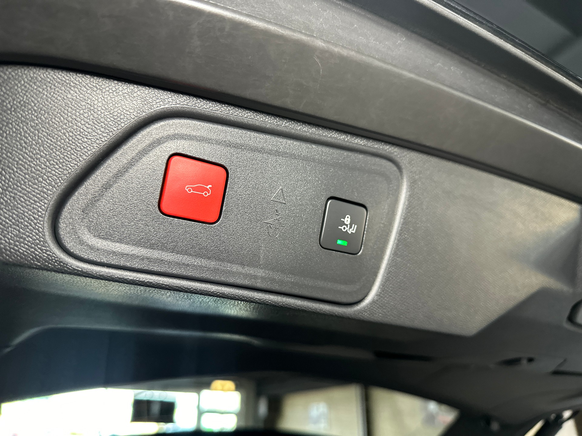 PEUGEOT 3008 1.2 PureTech Allure Pack EAT8-image-17