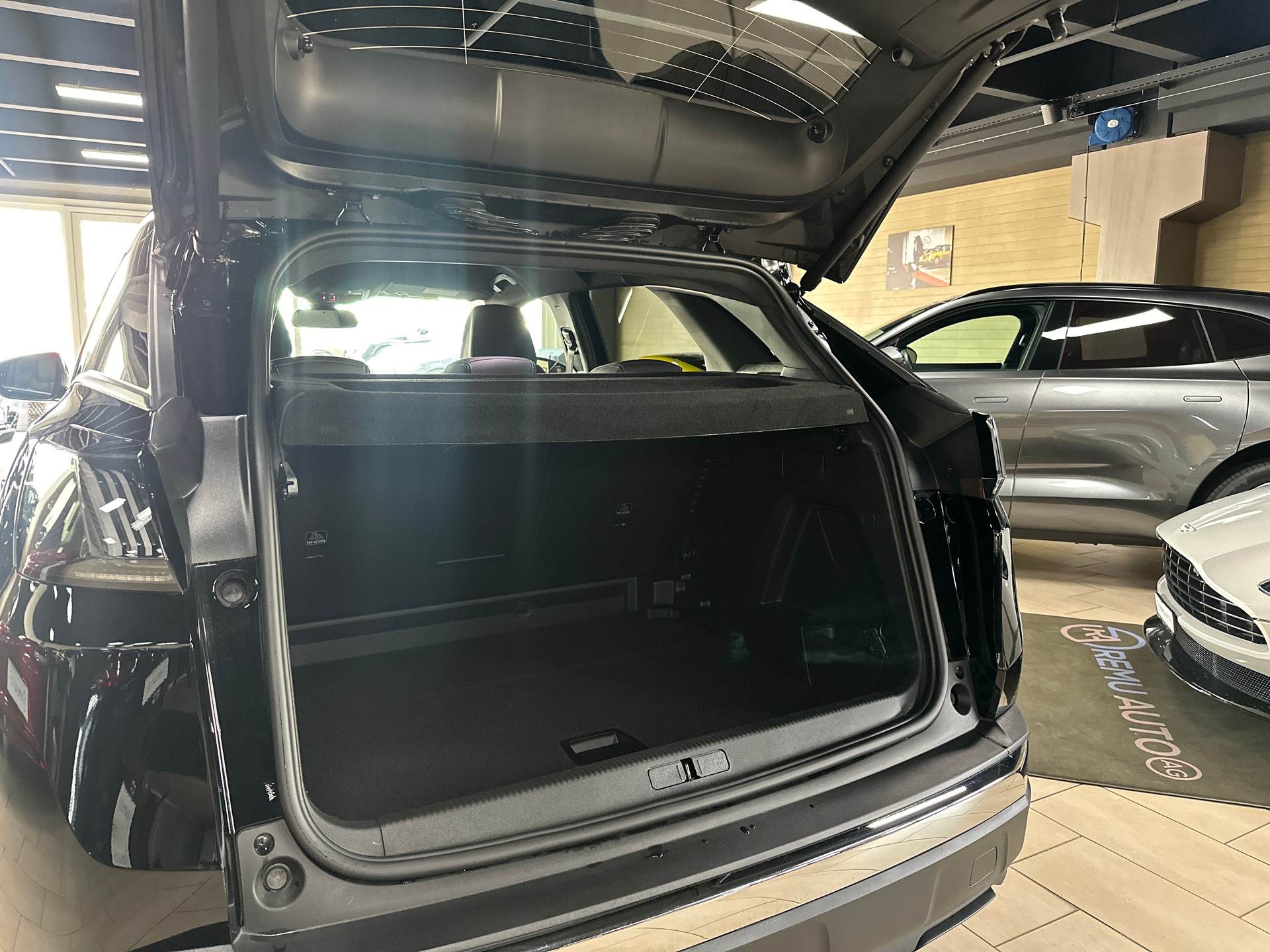 PEUGEOT 3008 1.2 PureTech Allure Pack EAT8-image-16