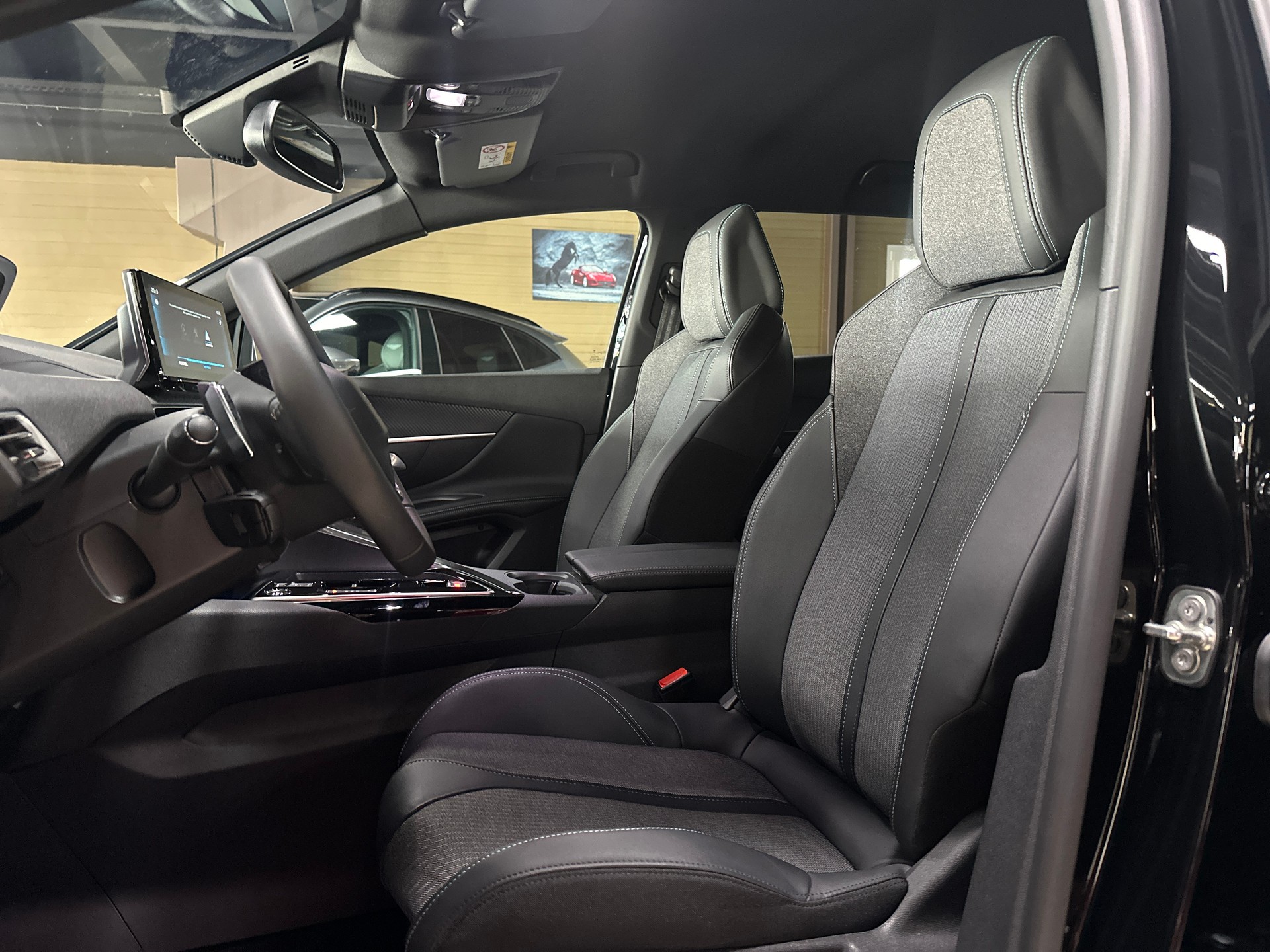 PEUGEOT 3008 1.2 PureTech Allure Pack EAT8-image-11
