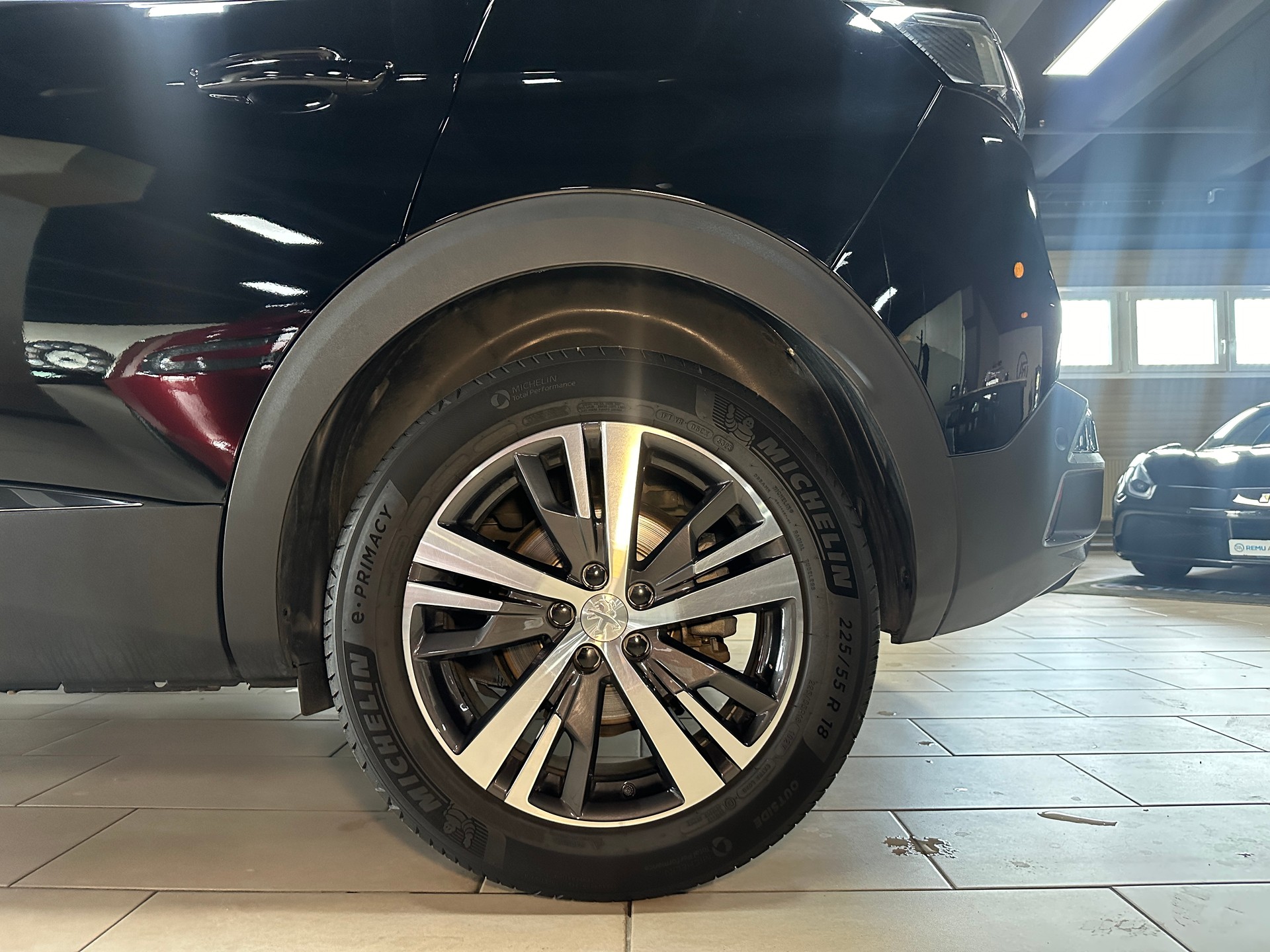 PEUGEOT 3008 1.2 PureTech Allure Pack EAT8-image-8