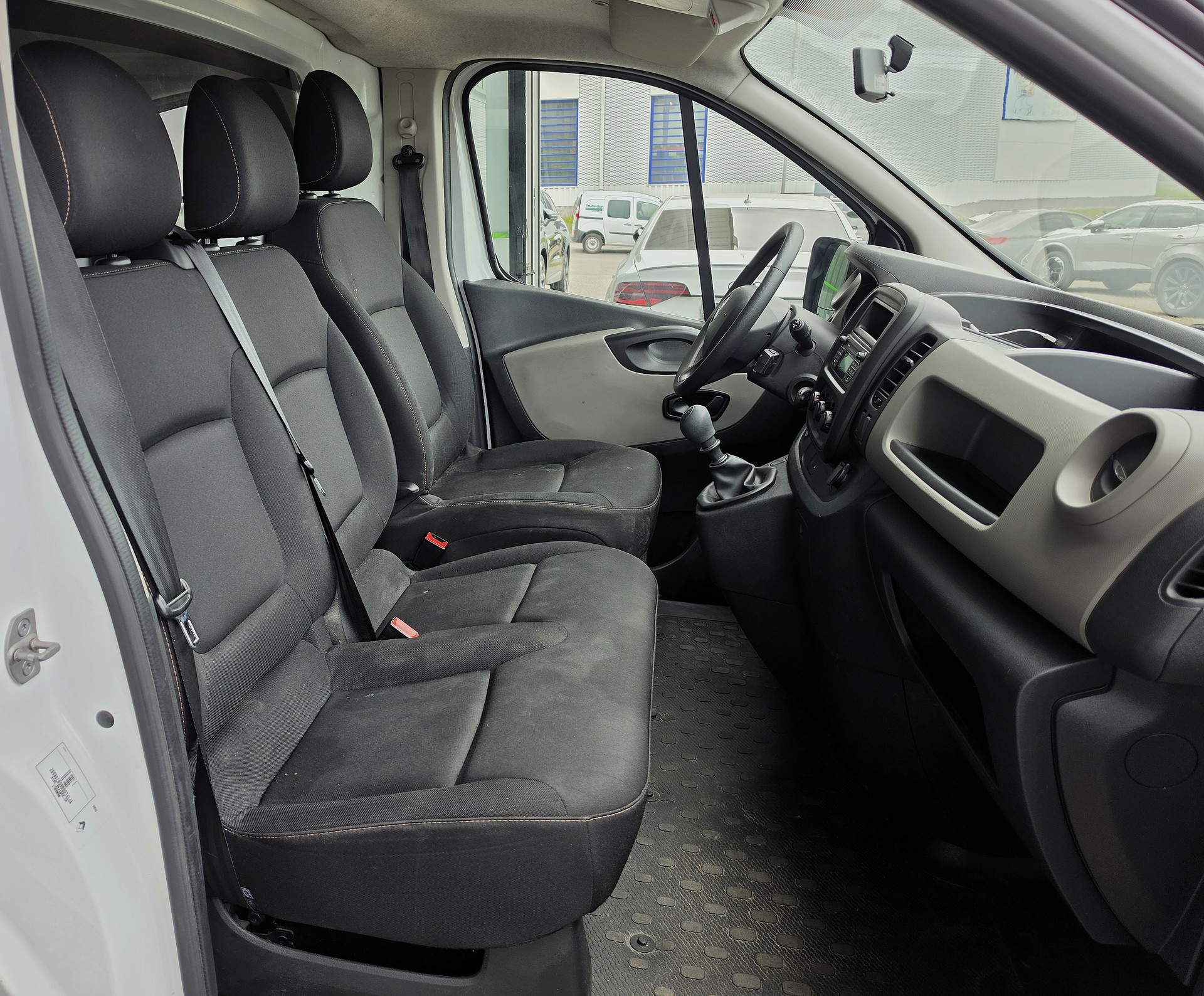 RENAULT Trafic 1.6 dCi 95 2.9t Business L1H1-image-4