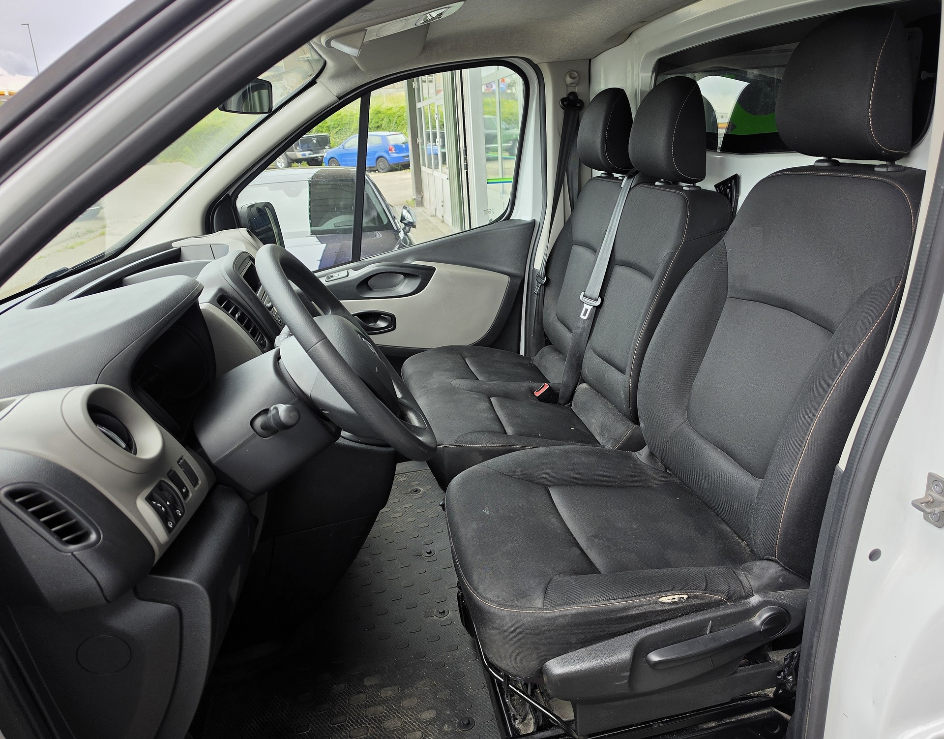 RENAULT Trafic 1.6 dCi 95 2.9t Business L1H1-image-9