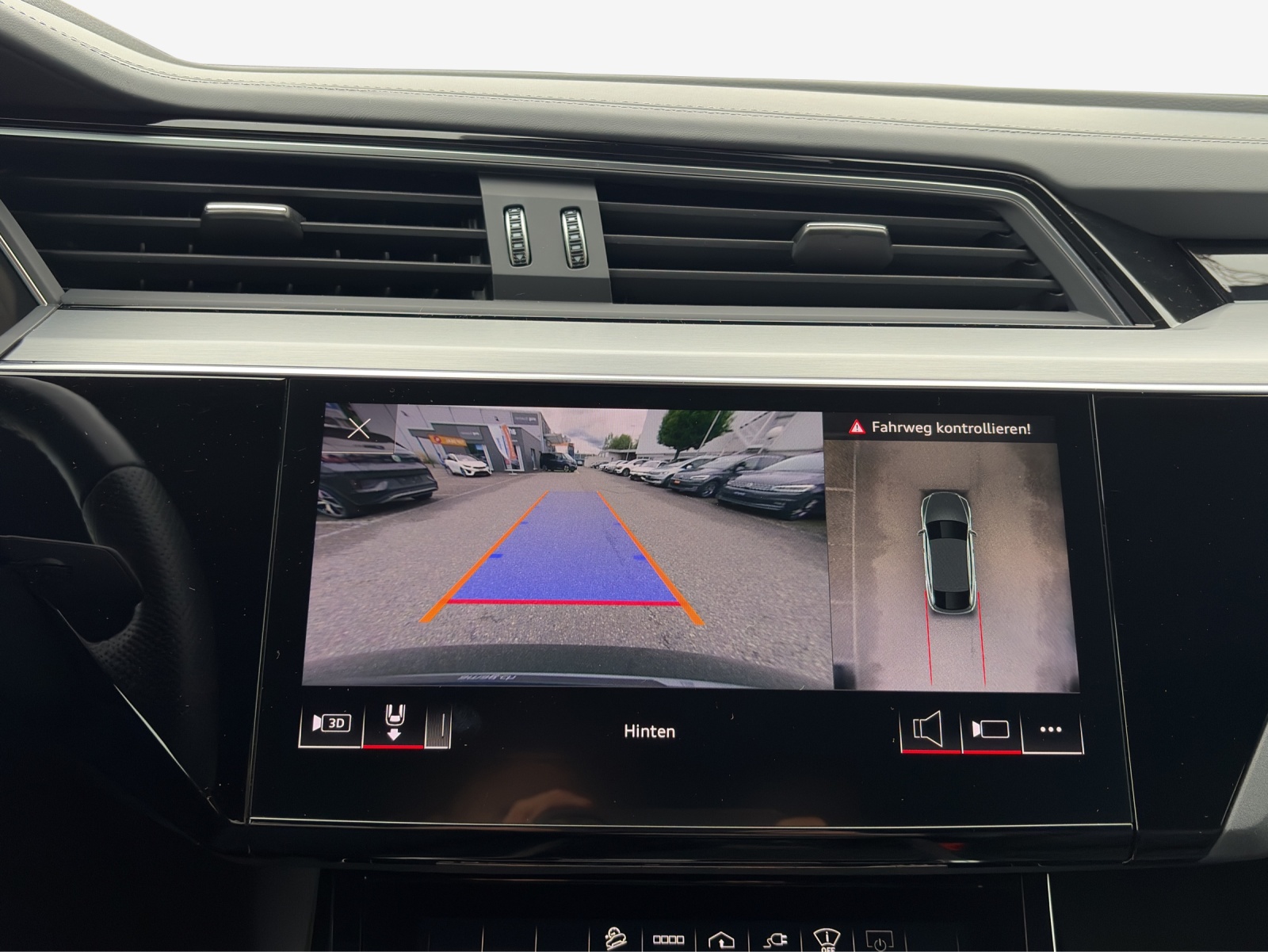 AUDI e-tron 55 Sportback S Line Black Edition quattro-image-16