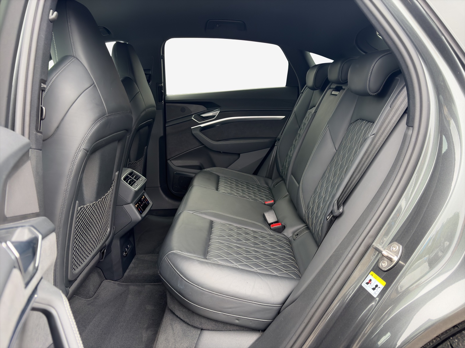 AUDI e-tron 55 Sportback S Line Black Edition quattro-image-12