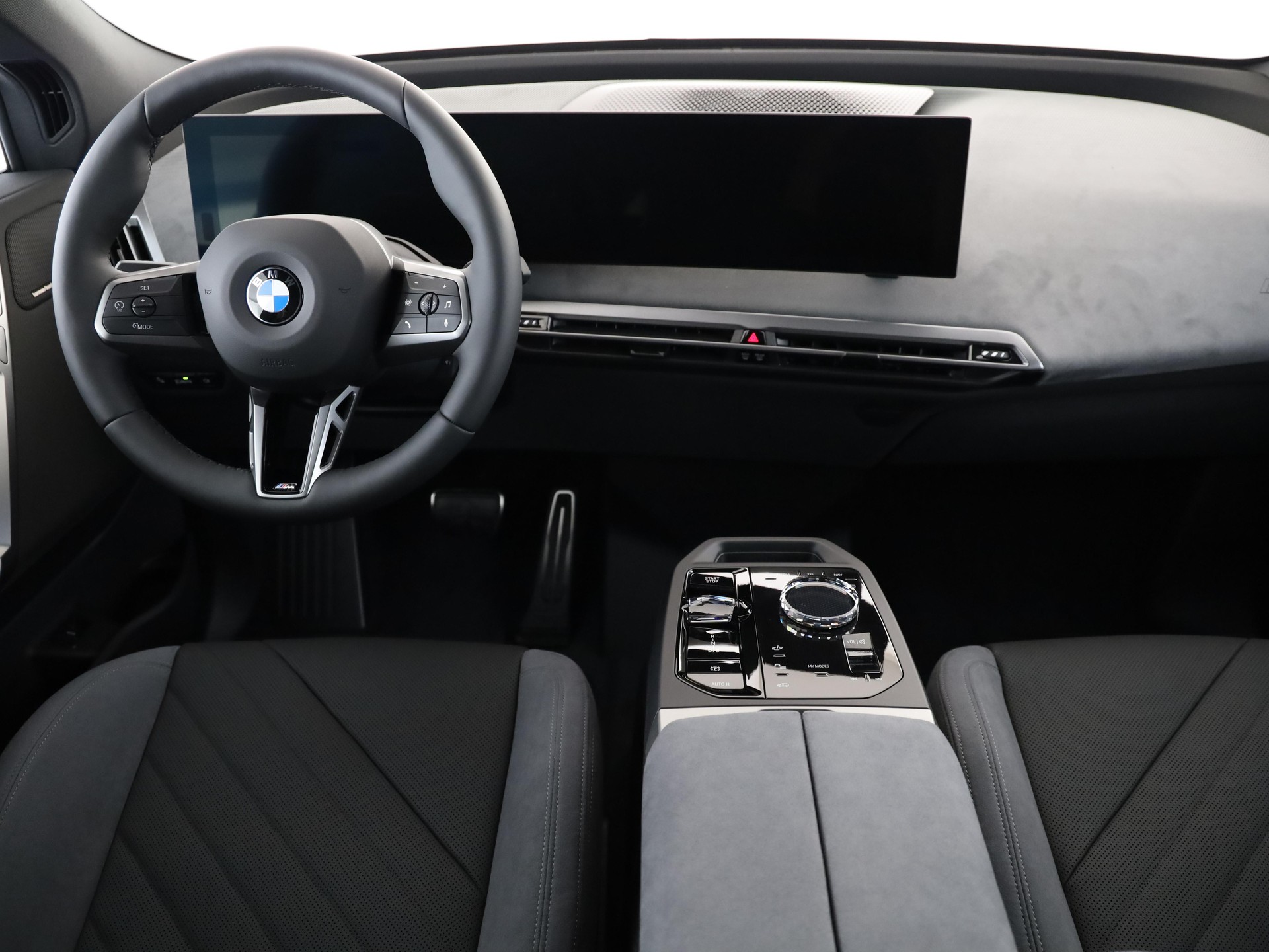 BMW iX xDrive60-image-12