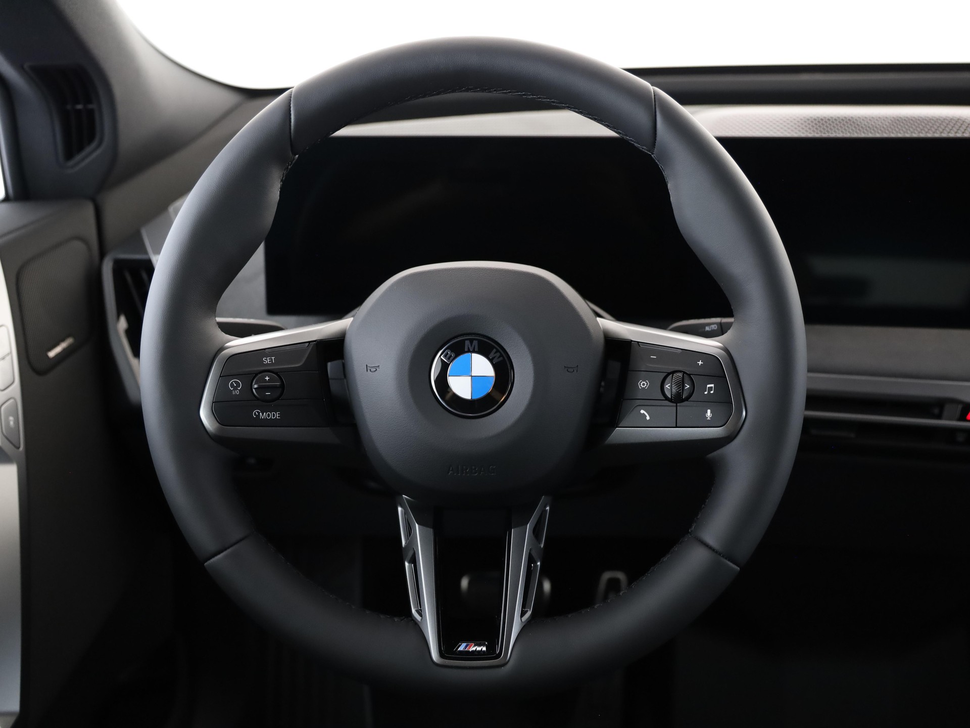BMW iX xDrive60-image-11