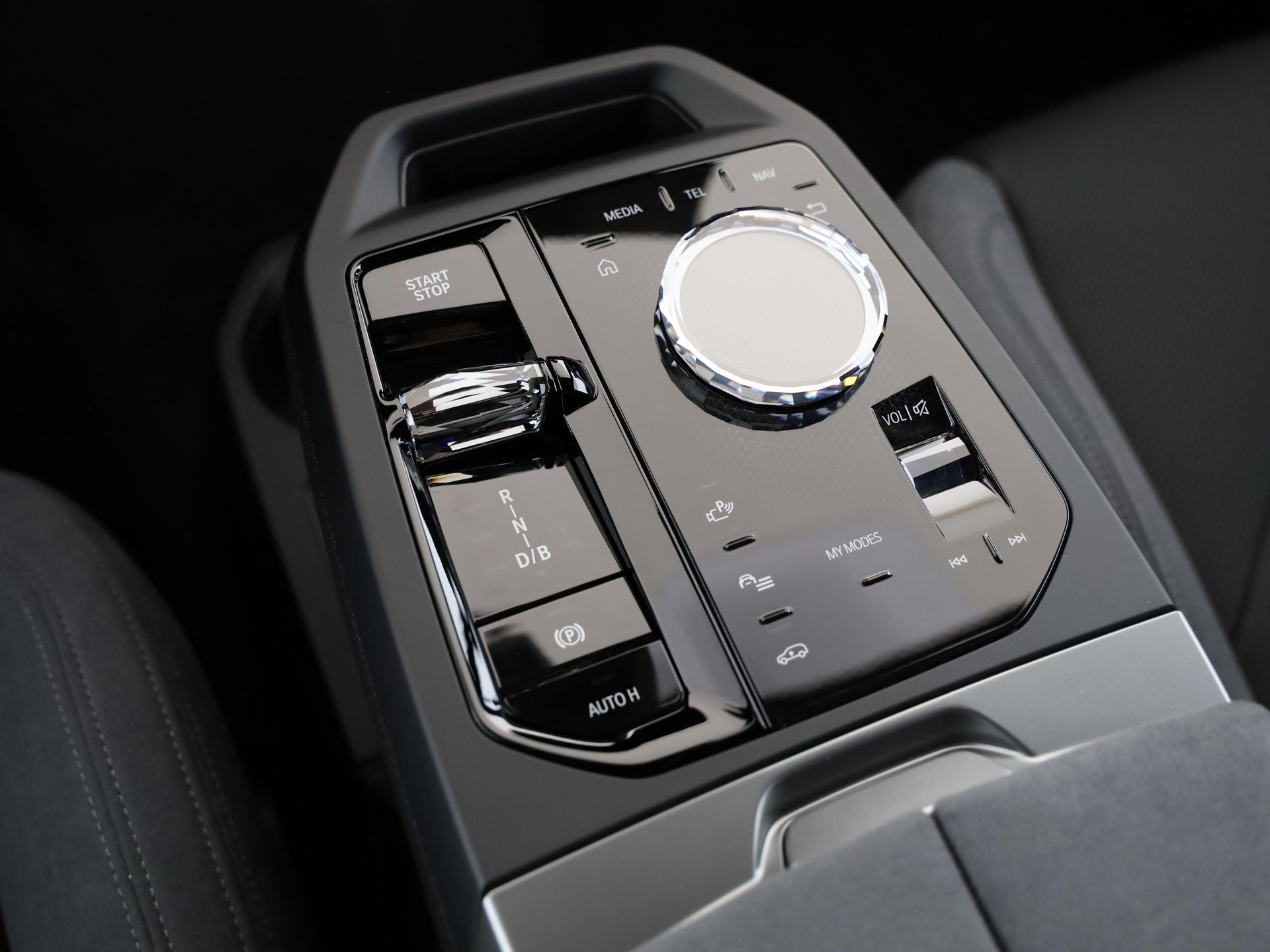 BMW iX xDrive60-image-14